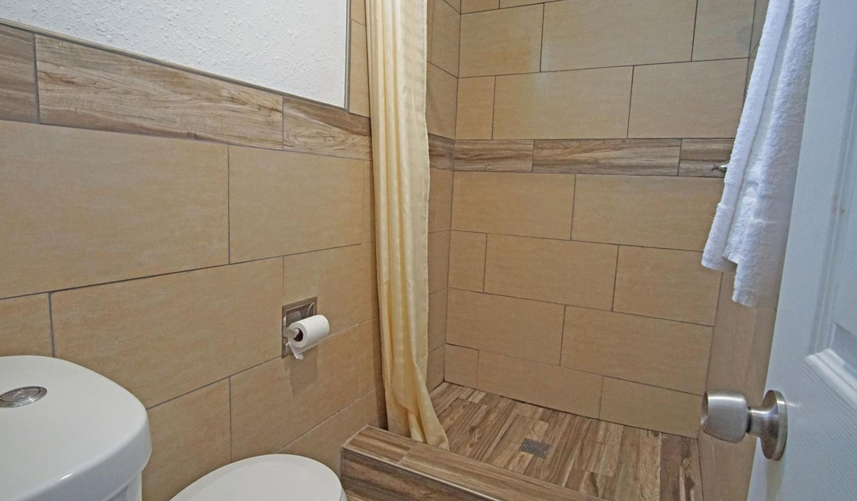 Rosa Bell Motel - Los Angeles — 4