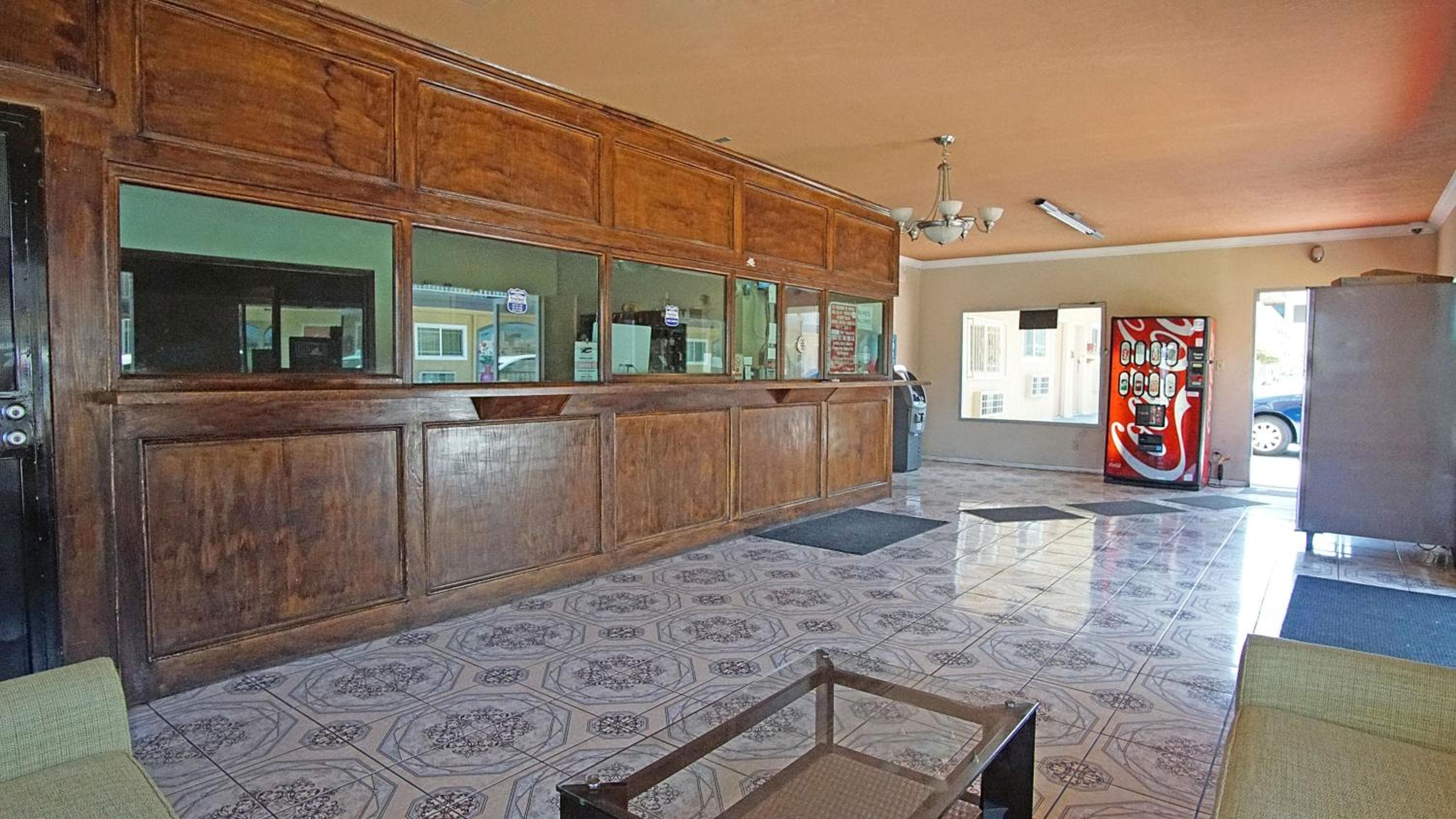 Los Angeles Inn & Suites - LAX — 10