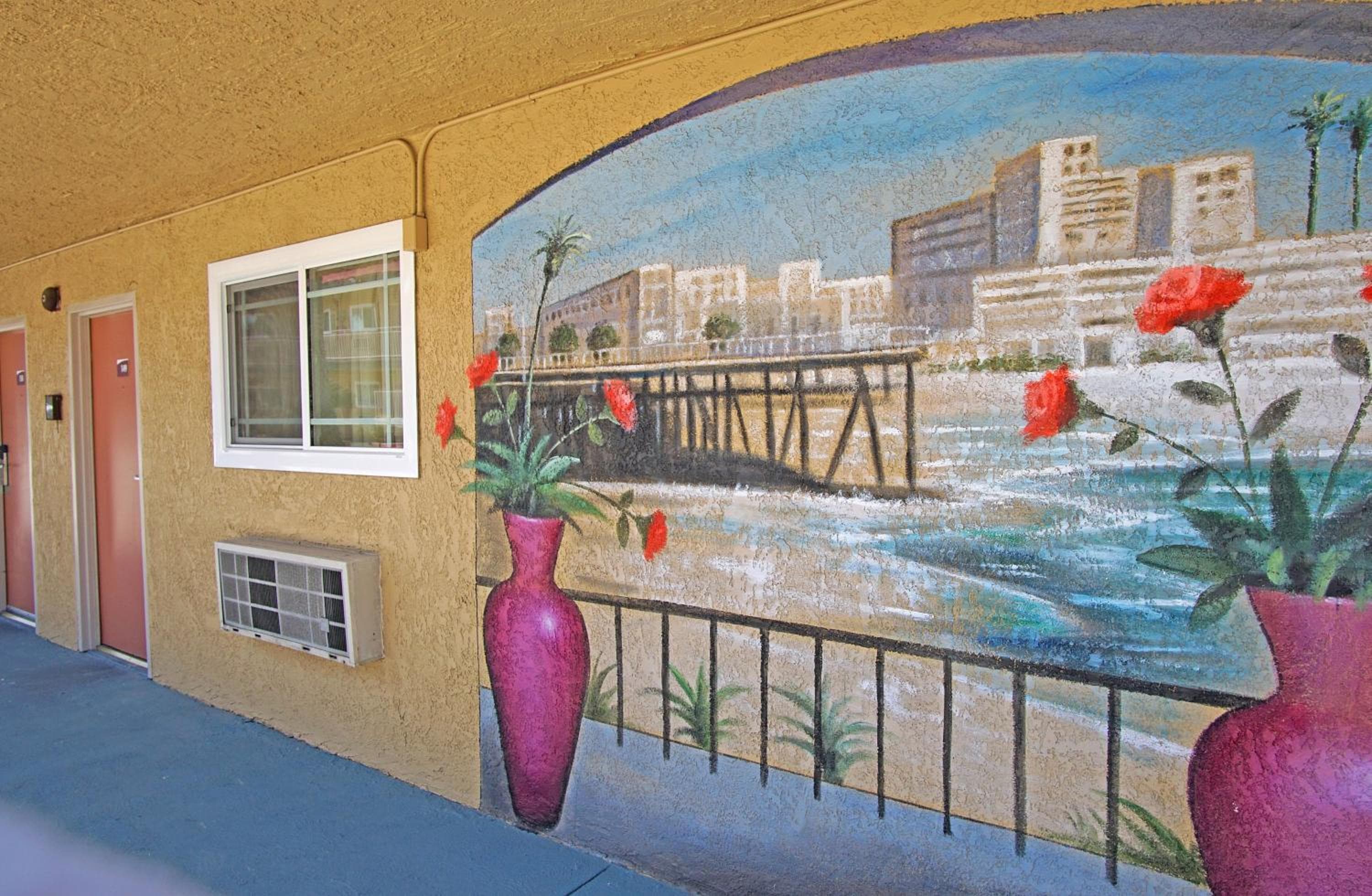 Los Angeles Inn & Suites - LAX — 12