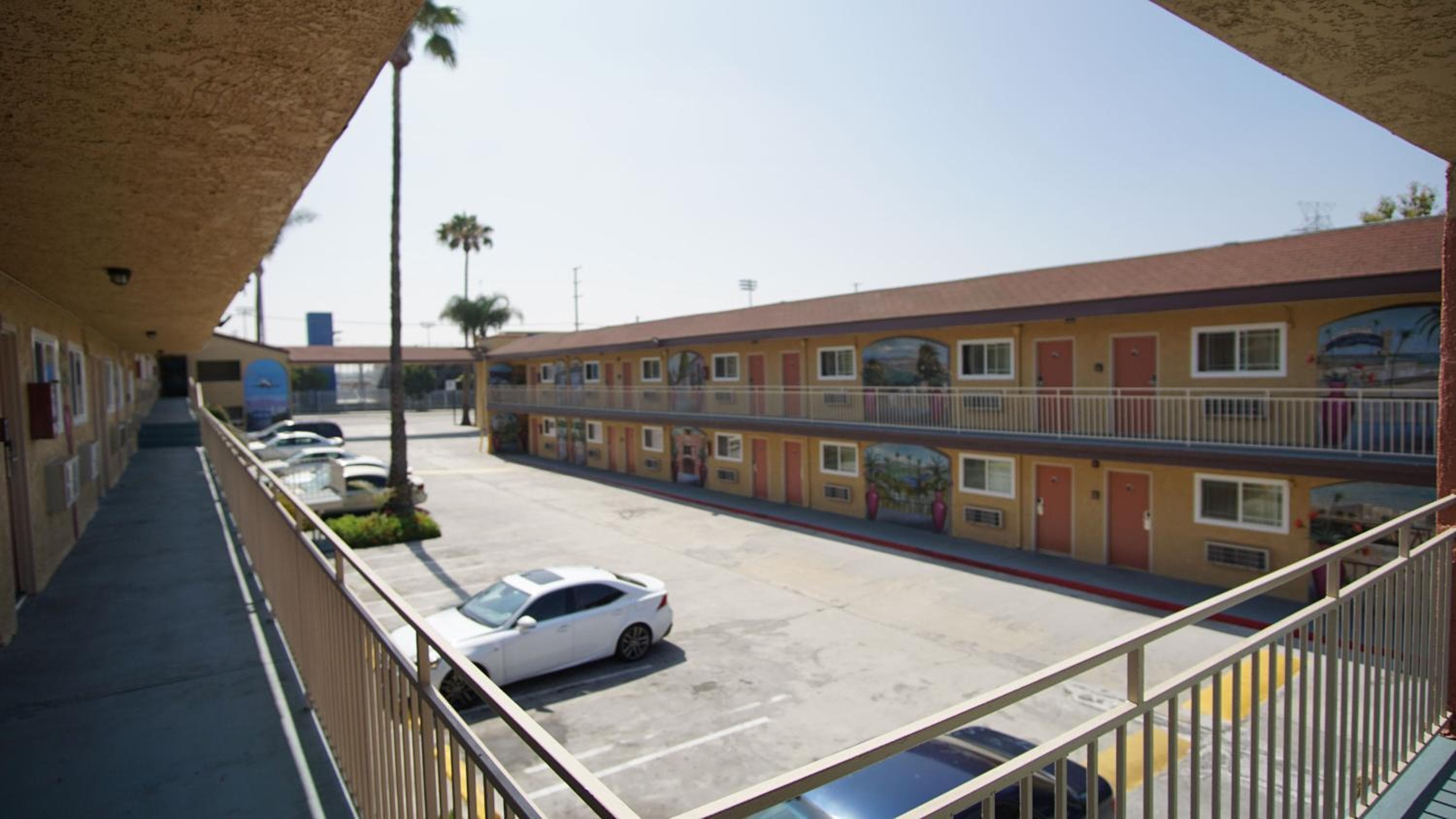 Los Angeles Inn & Suites - LAX — 5