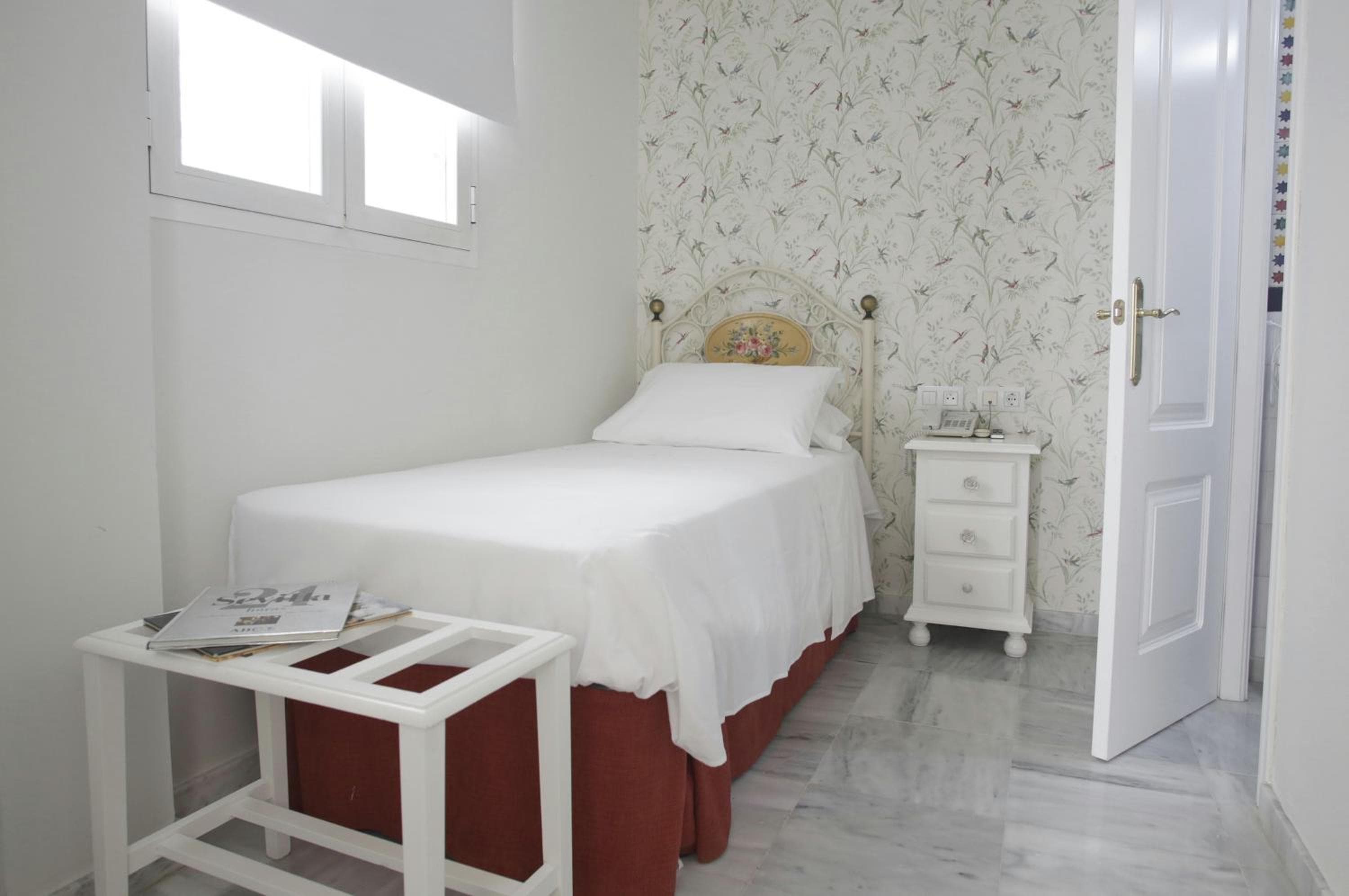Basic Hotel Puerta de Sevilla — 27