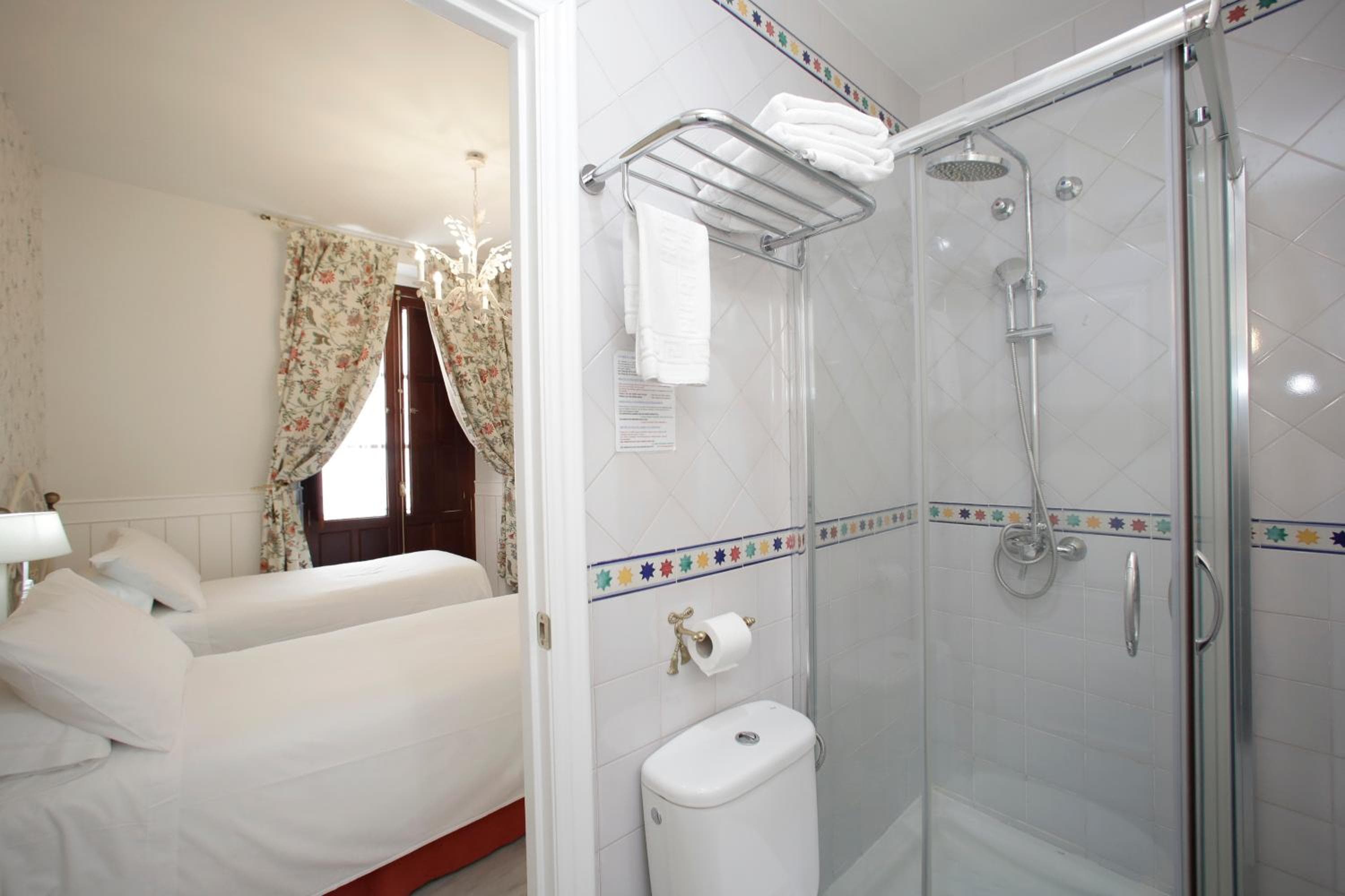 Basic Hotel Puerta de Sevilla — 23