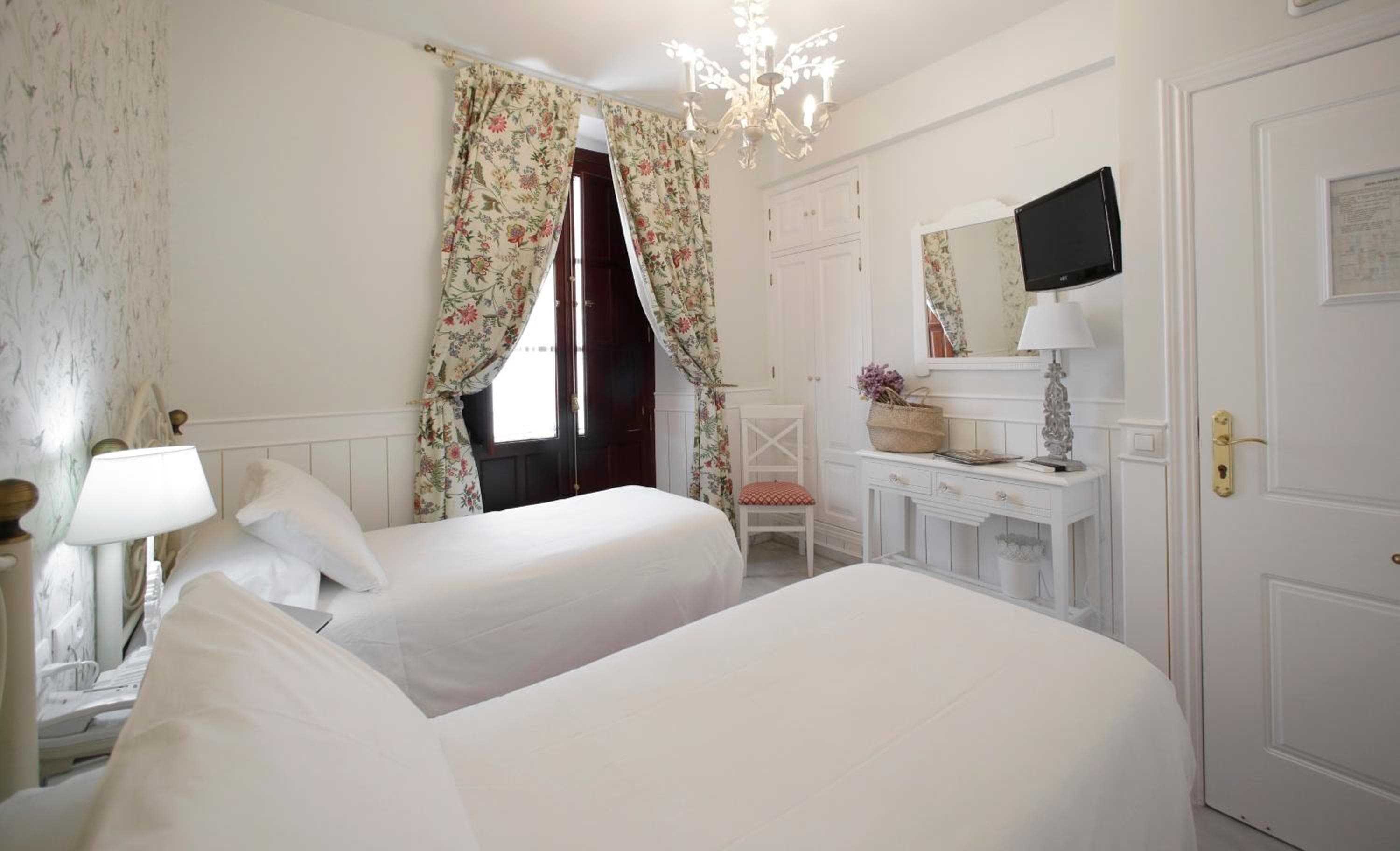 Basic Hotel Puerta de Sevilla — 27