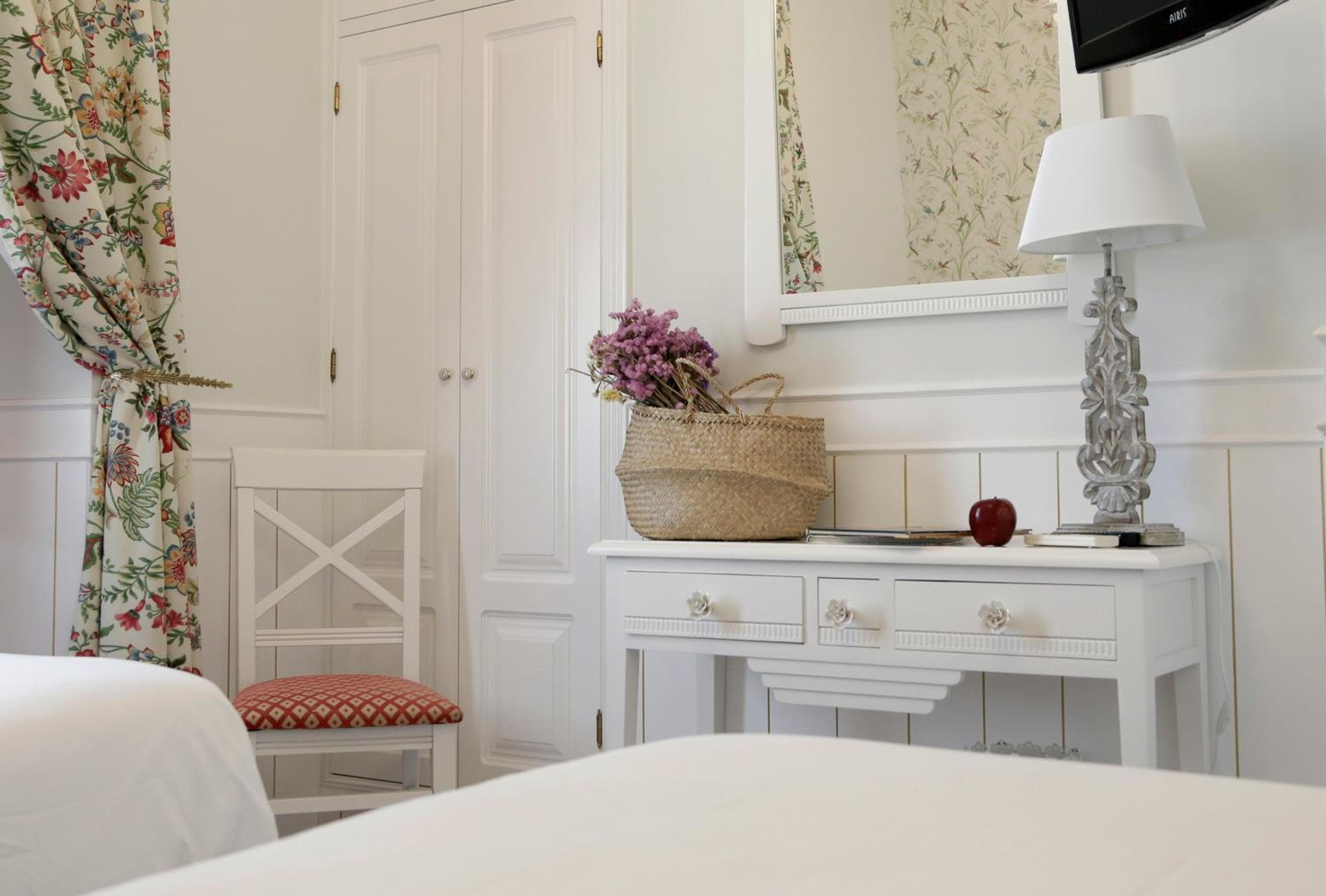 Basic Hotel Puerta de Sevilla — 28