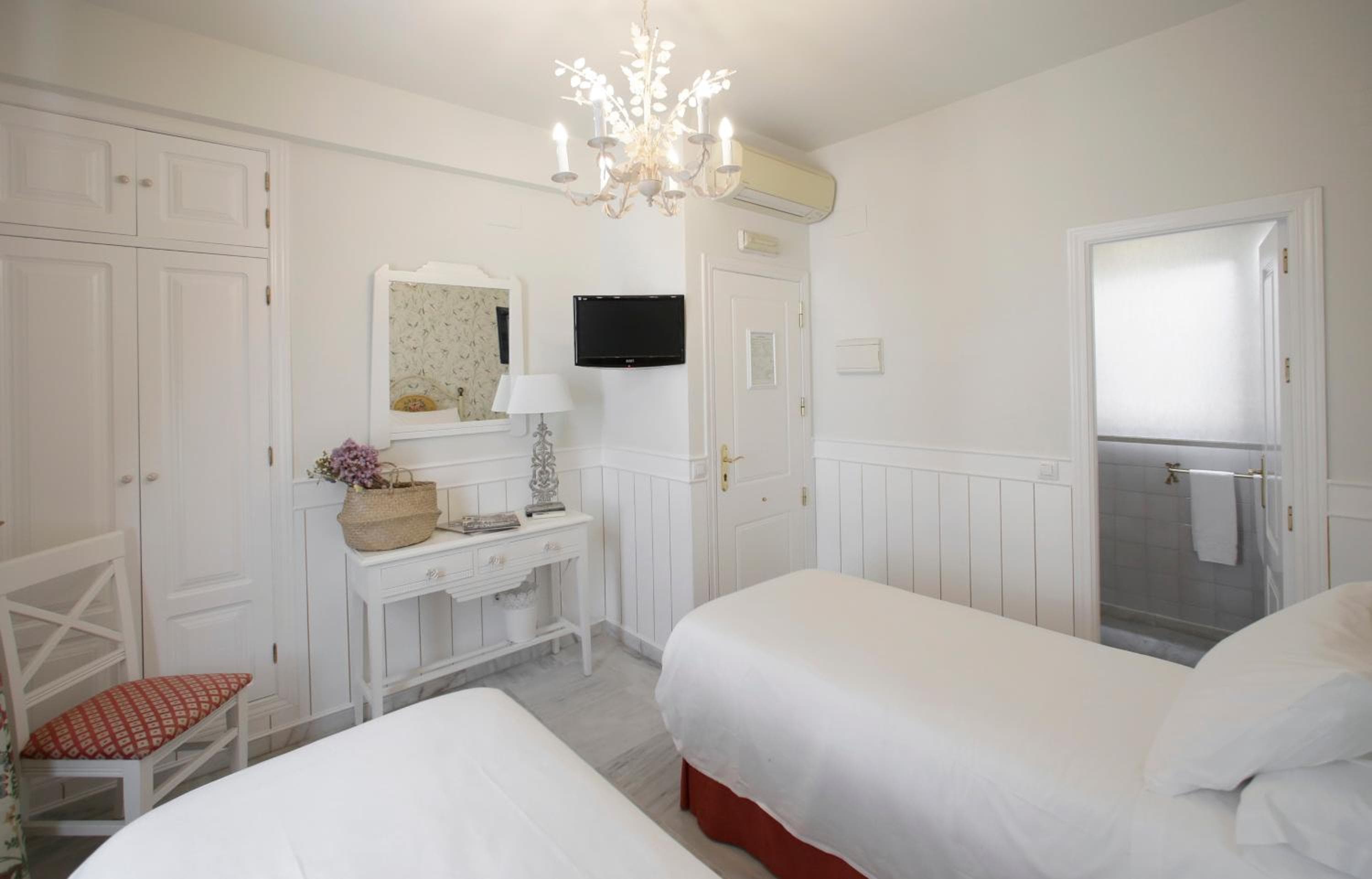 Basic Hotel Puerta de Sevilla — 29