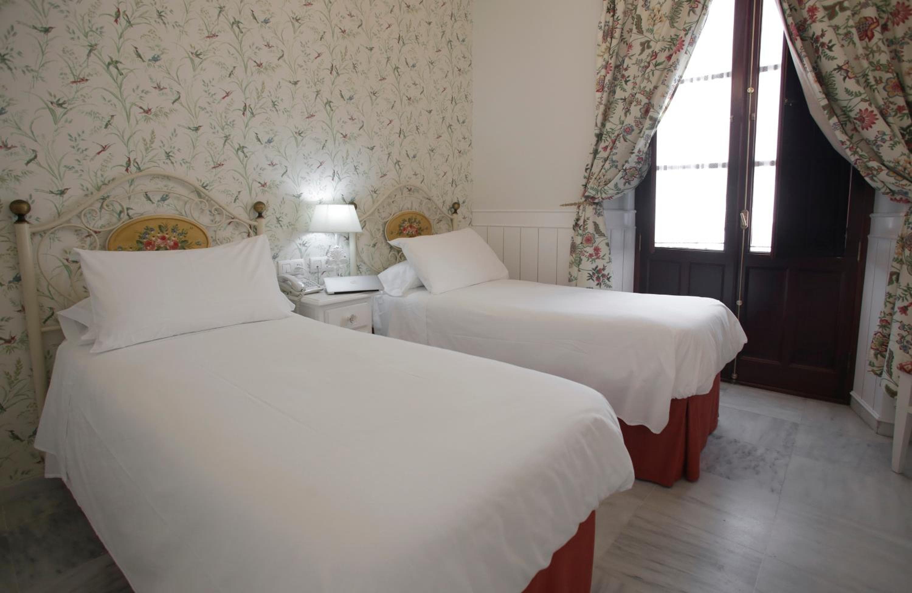 Basic Hotel Puerta de Sevilla — 19
