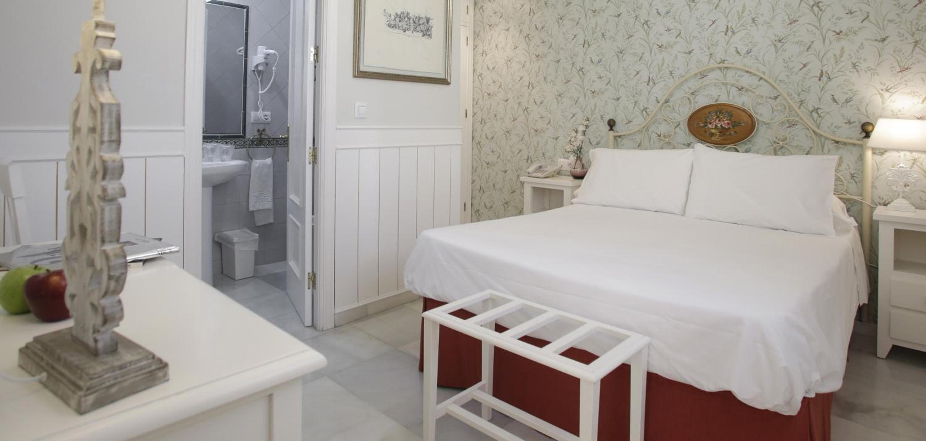 Basic Hotel Puerta de Sevilla — 14