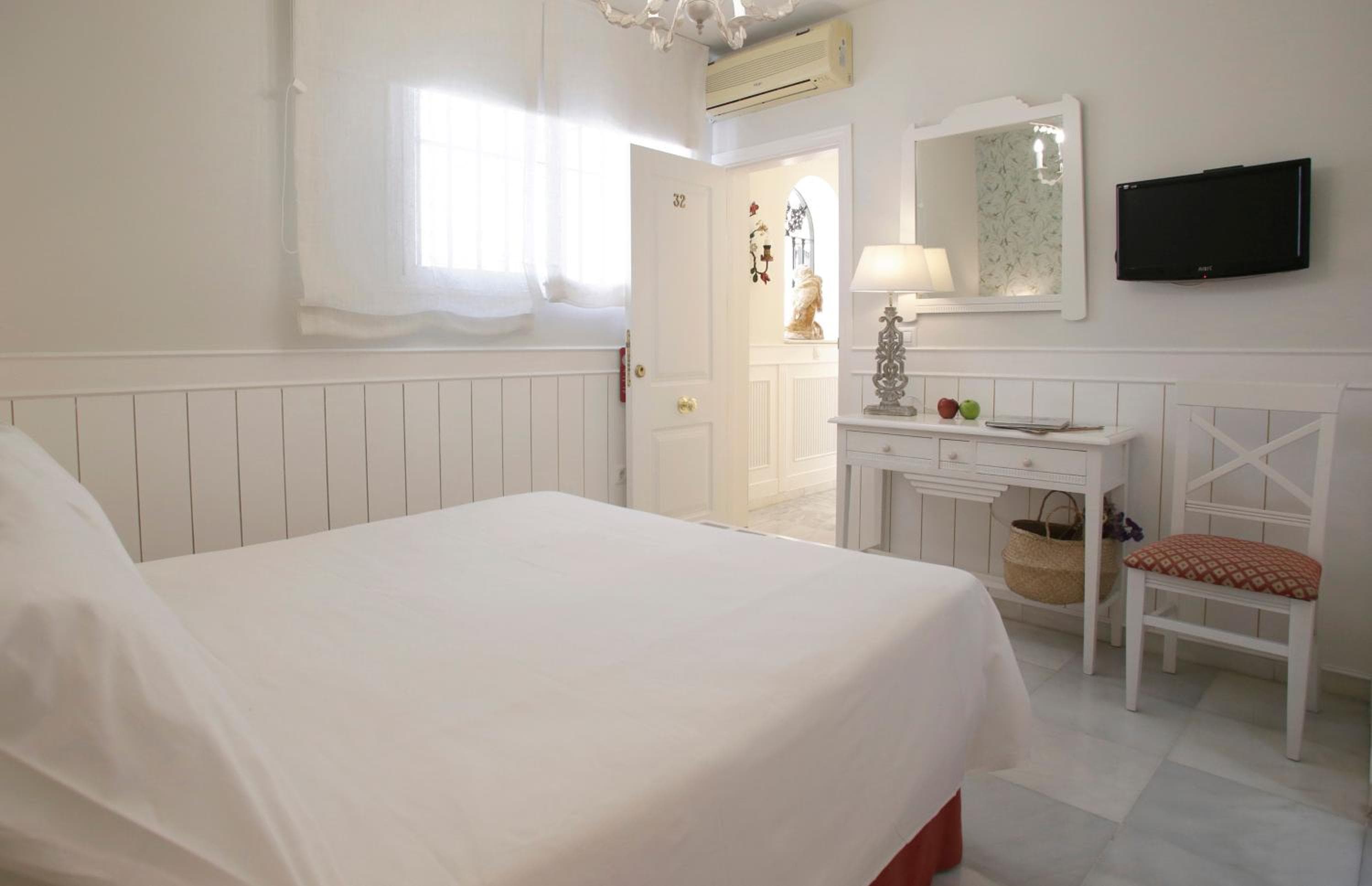 Basic Hotel Puerta de Sevilla — 20
