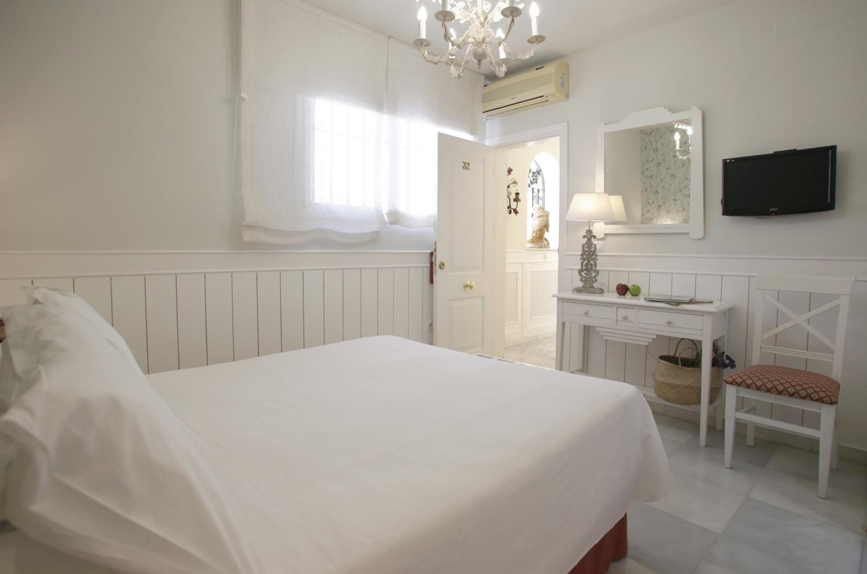 Basic Hotel Puerta de Sevilla — 21