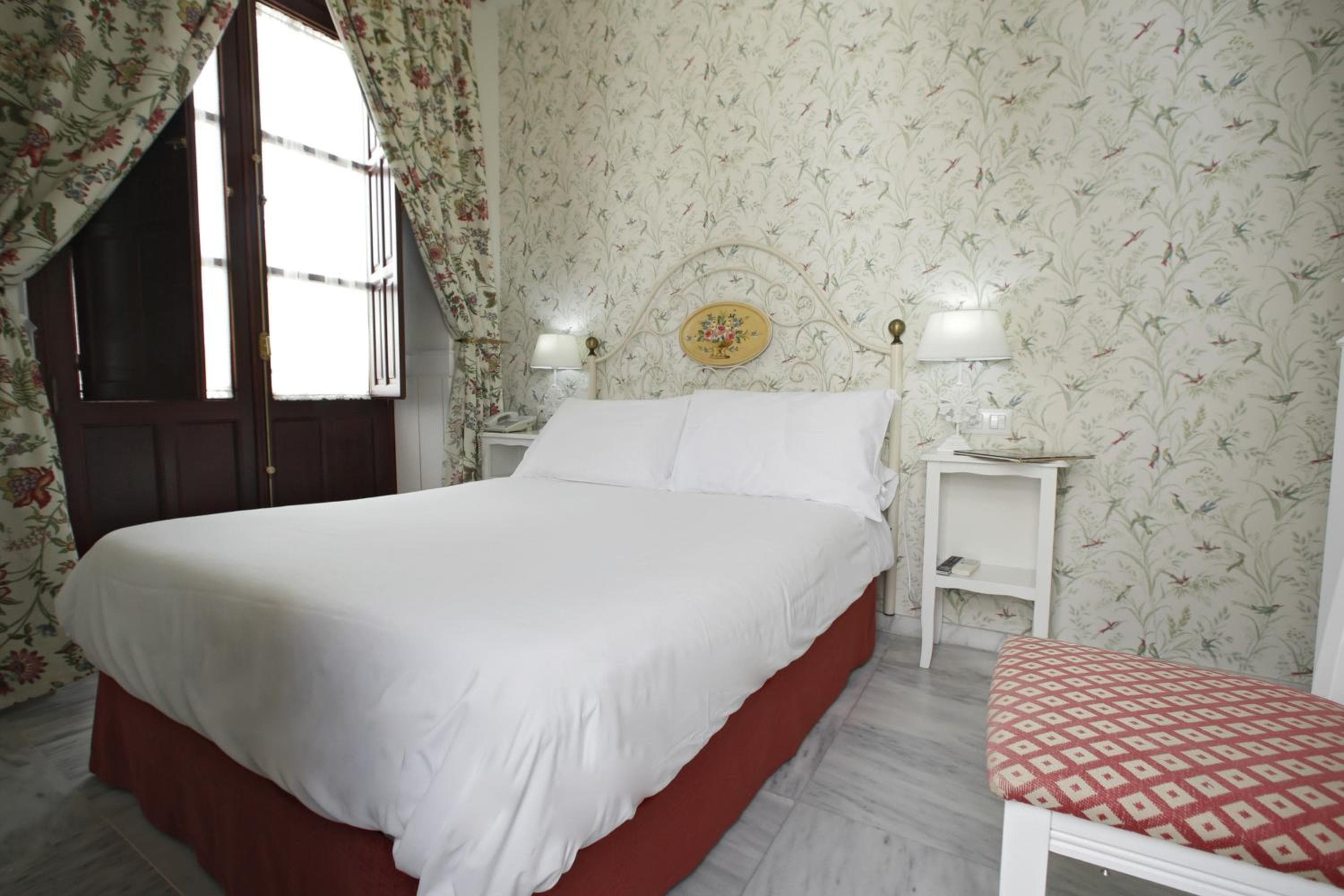 Basic Hotel Puerta de Sevilla — 11
