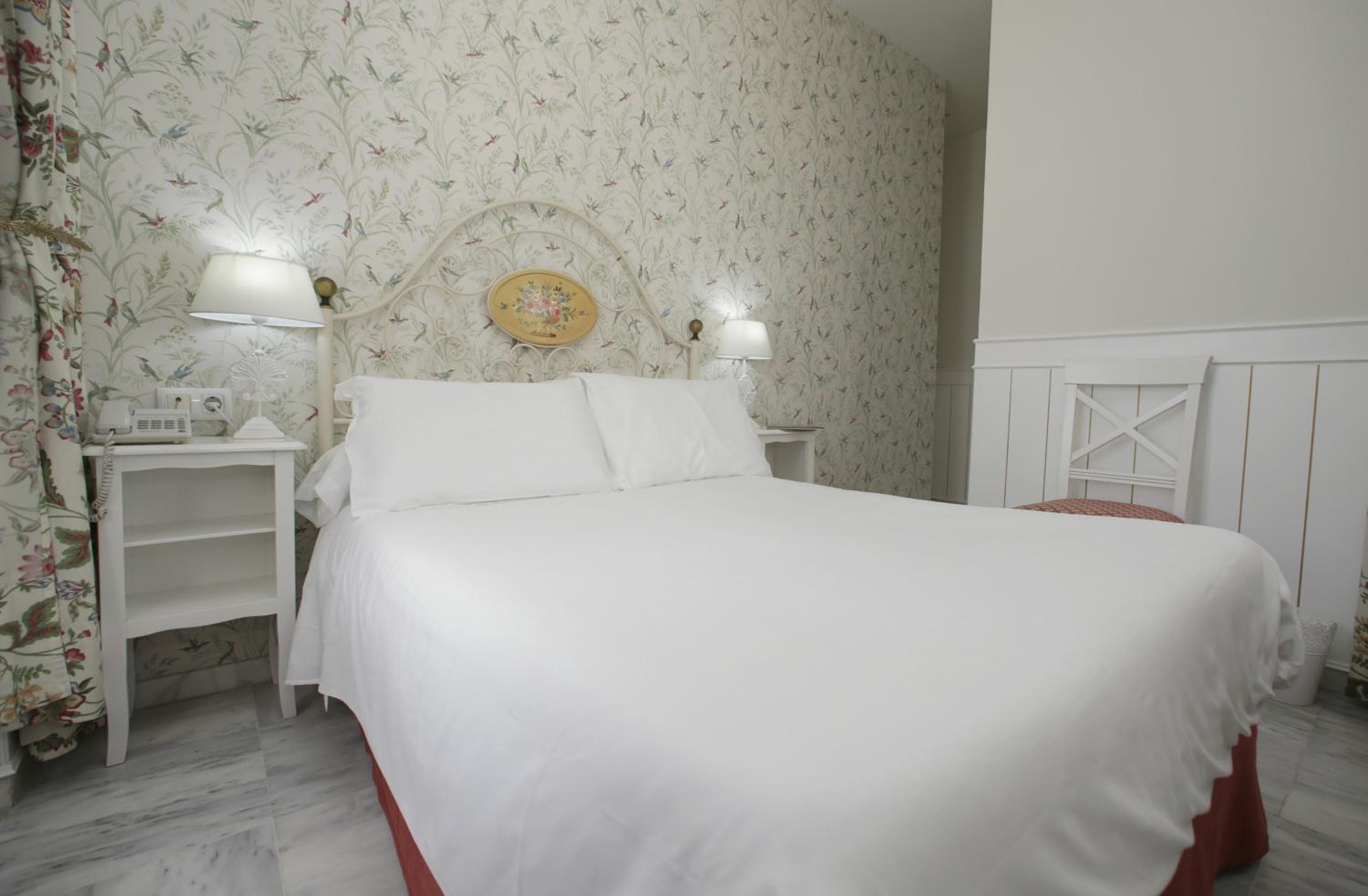 Basic Hotel Puerta de Sevilla — 12