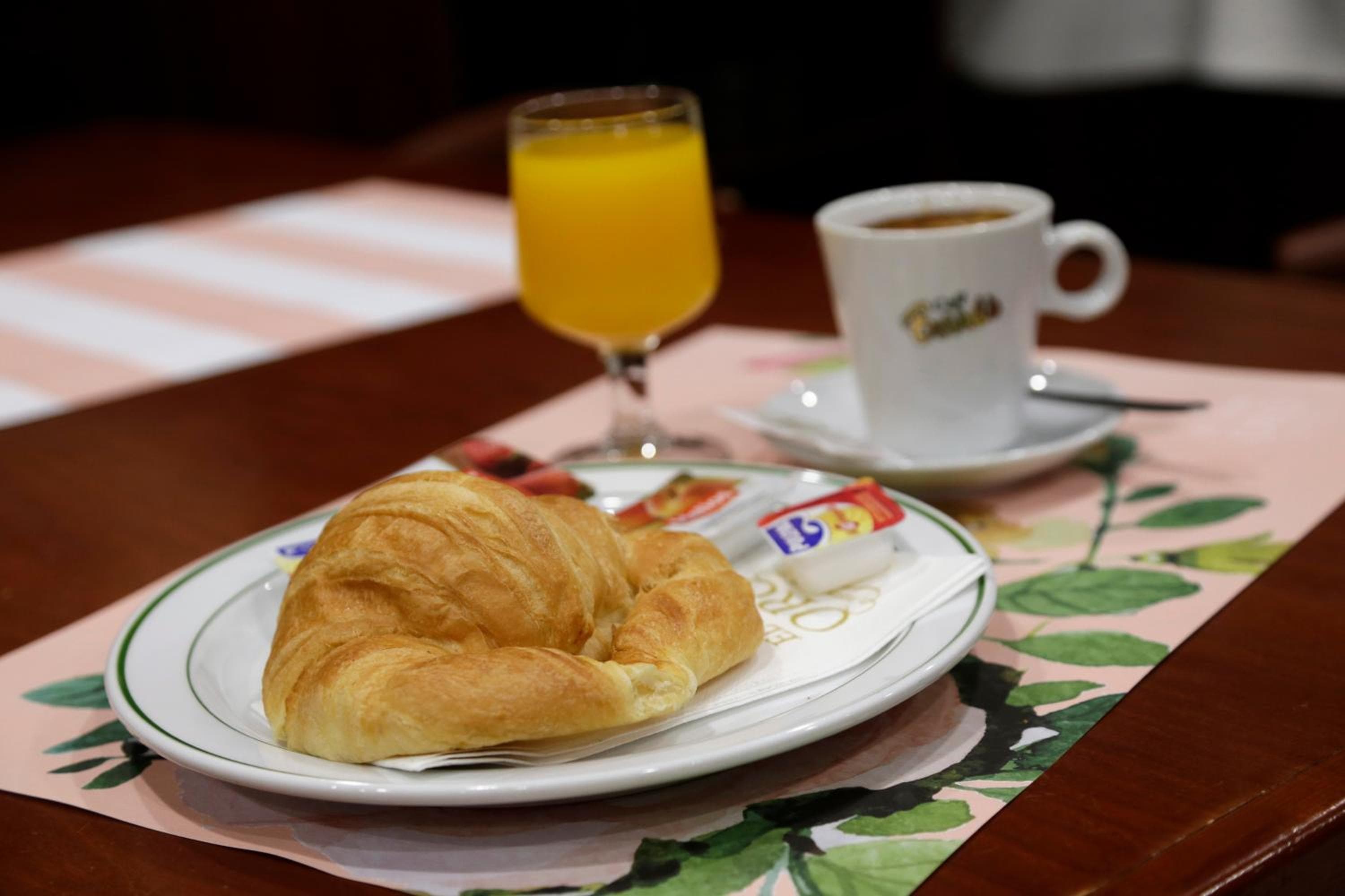 Basic Hotel Puerta de Sevilla — 3