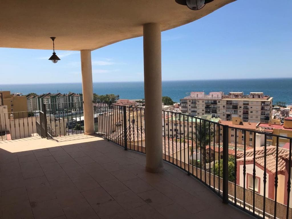 Rooms in Seafront Villa — 9