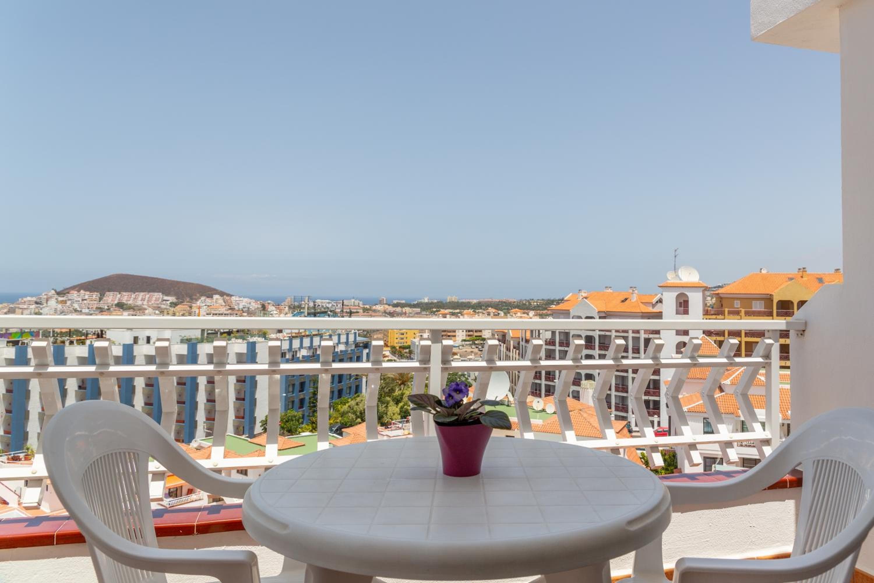 Club Tenerife Apartments — 4