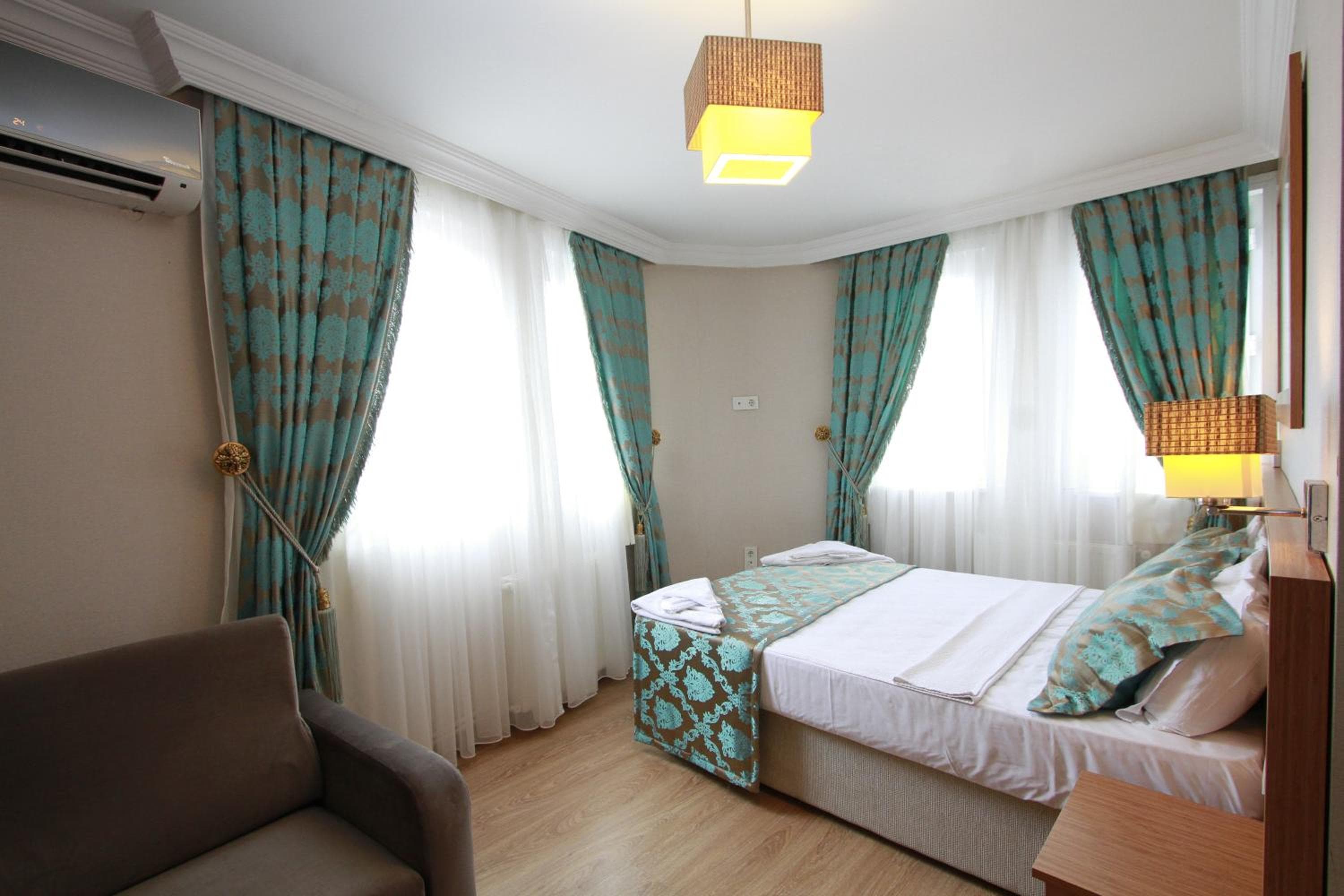 Agora Boutique Hotel & Bistro — 12