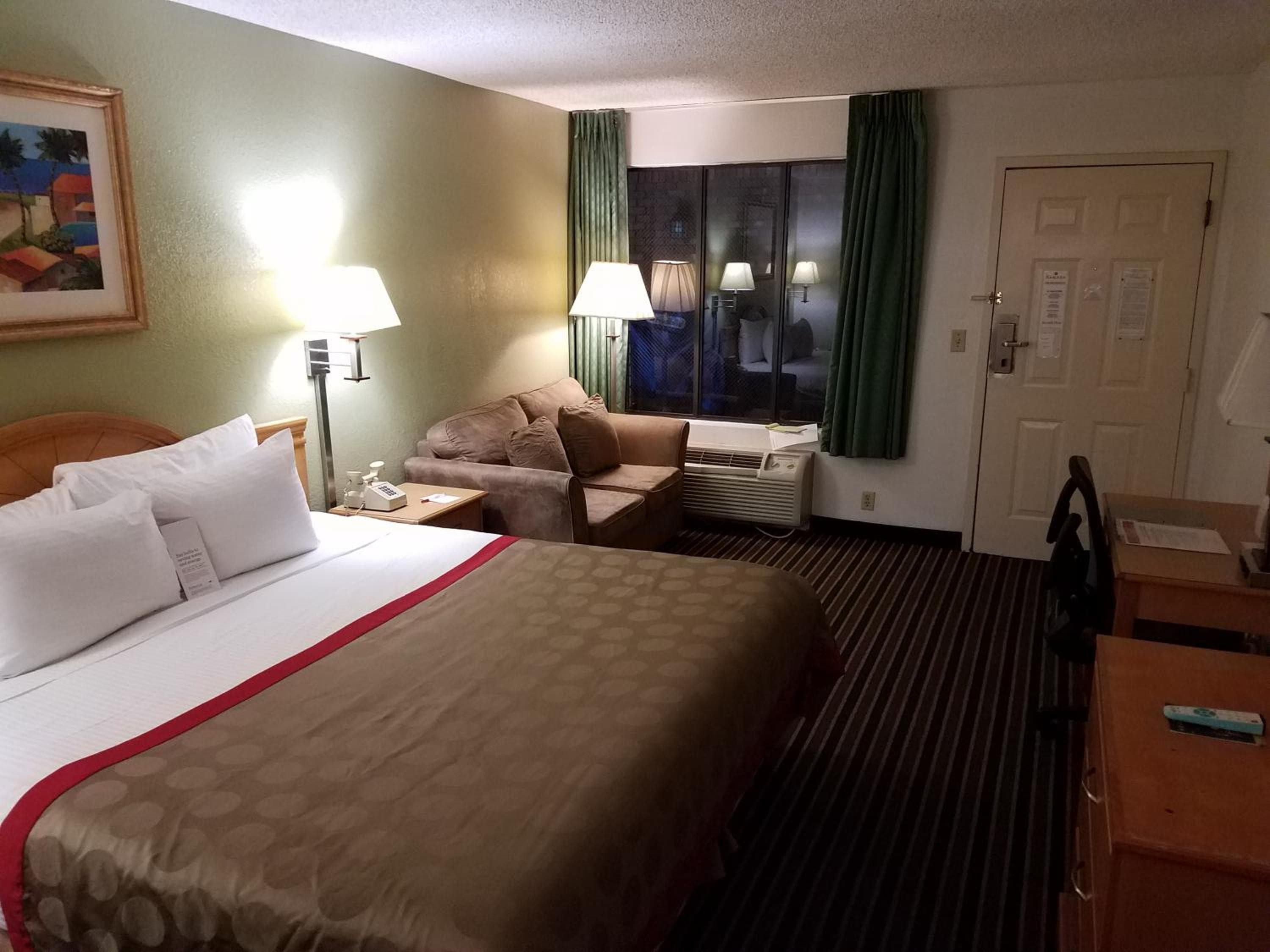 Ramada by Wyndham Temple Terrace/Tampa North — 16