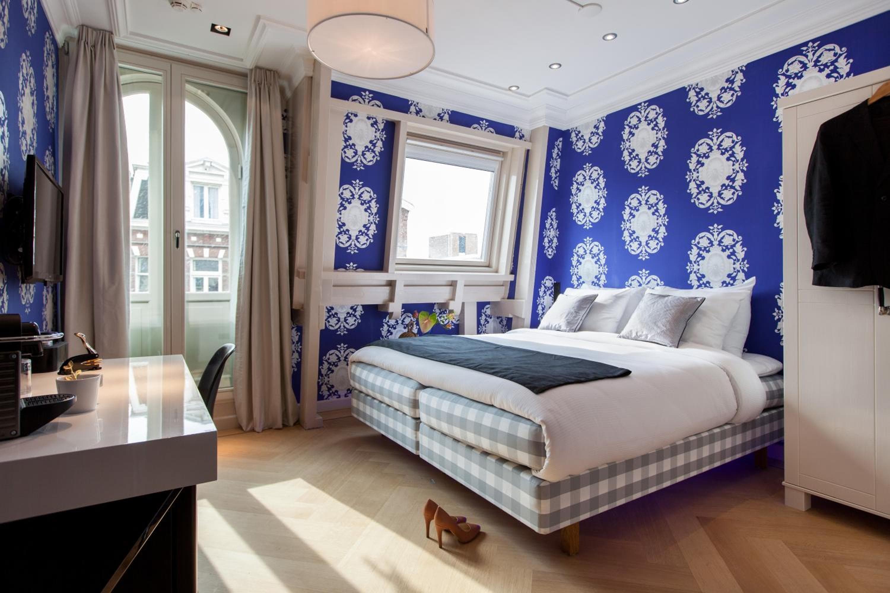 Amsterdam Canal Hotel — 11