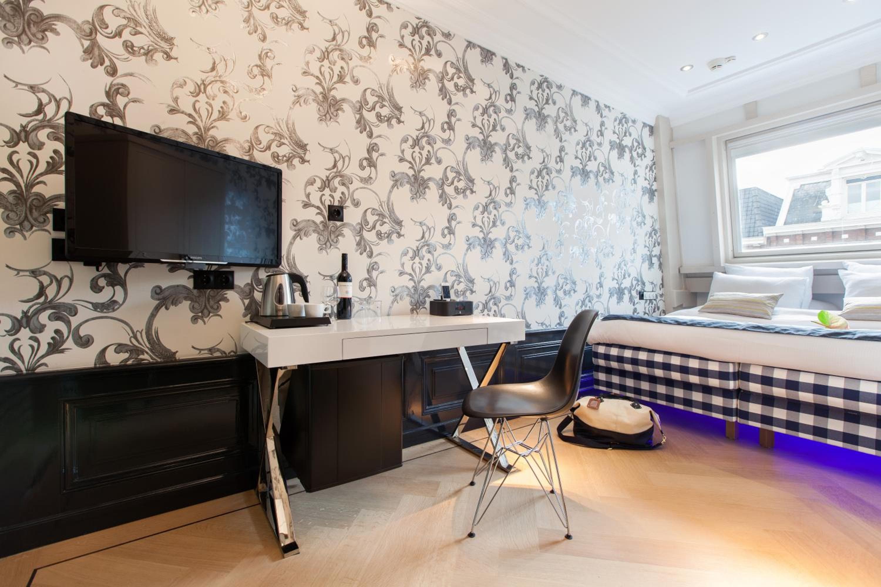Amsterdam Canal Hotel — 25