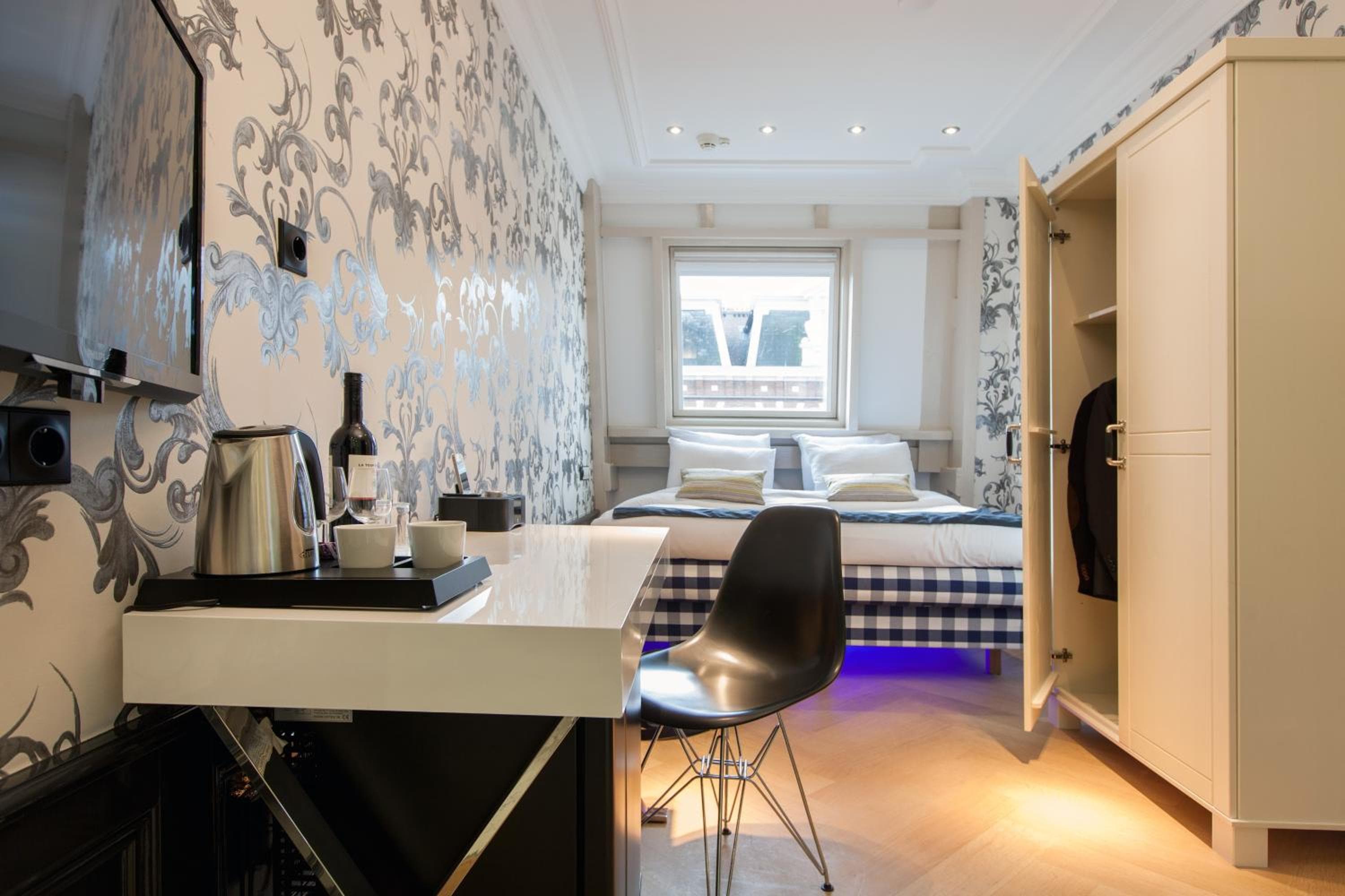 Amsterdam Canal Hotel — 9