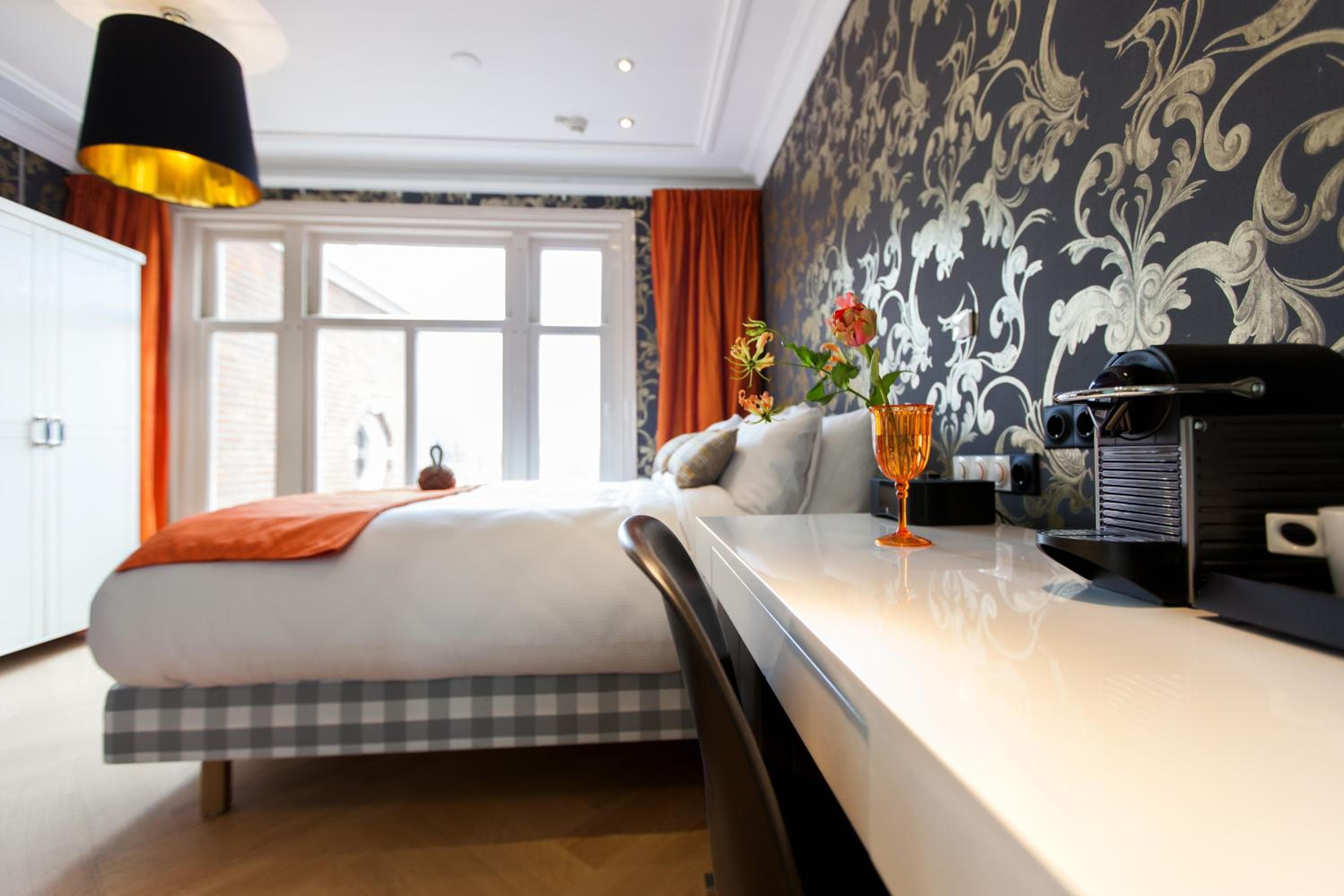 Amsterdam Canal Hotel — 6