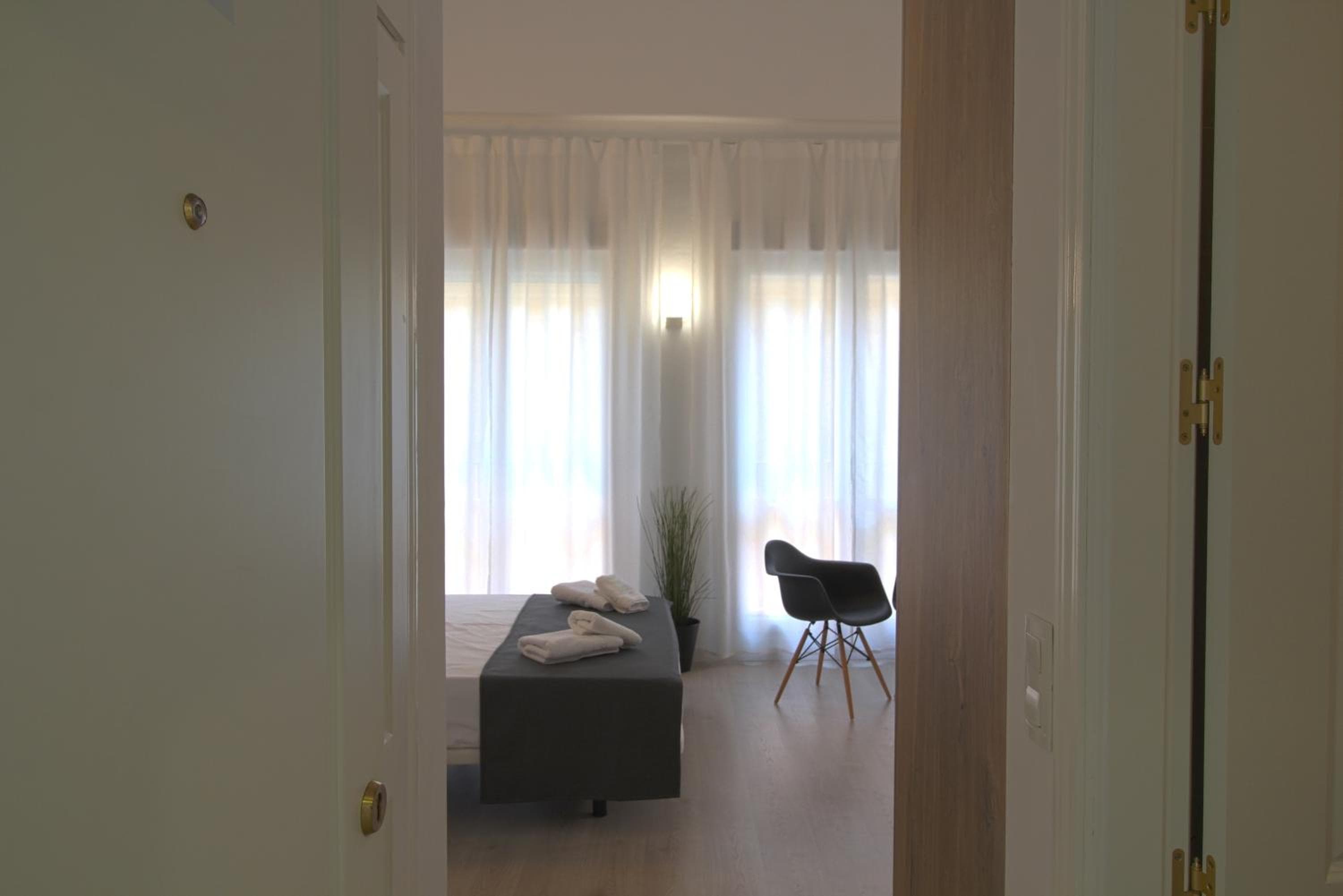 Apartamentos Romero Luna — 9