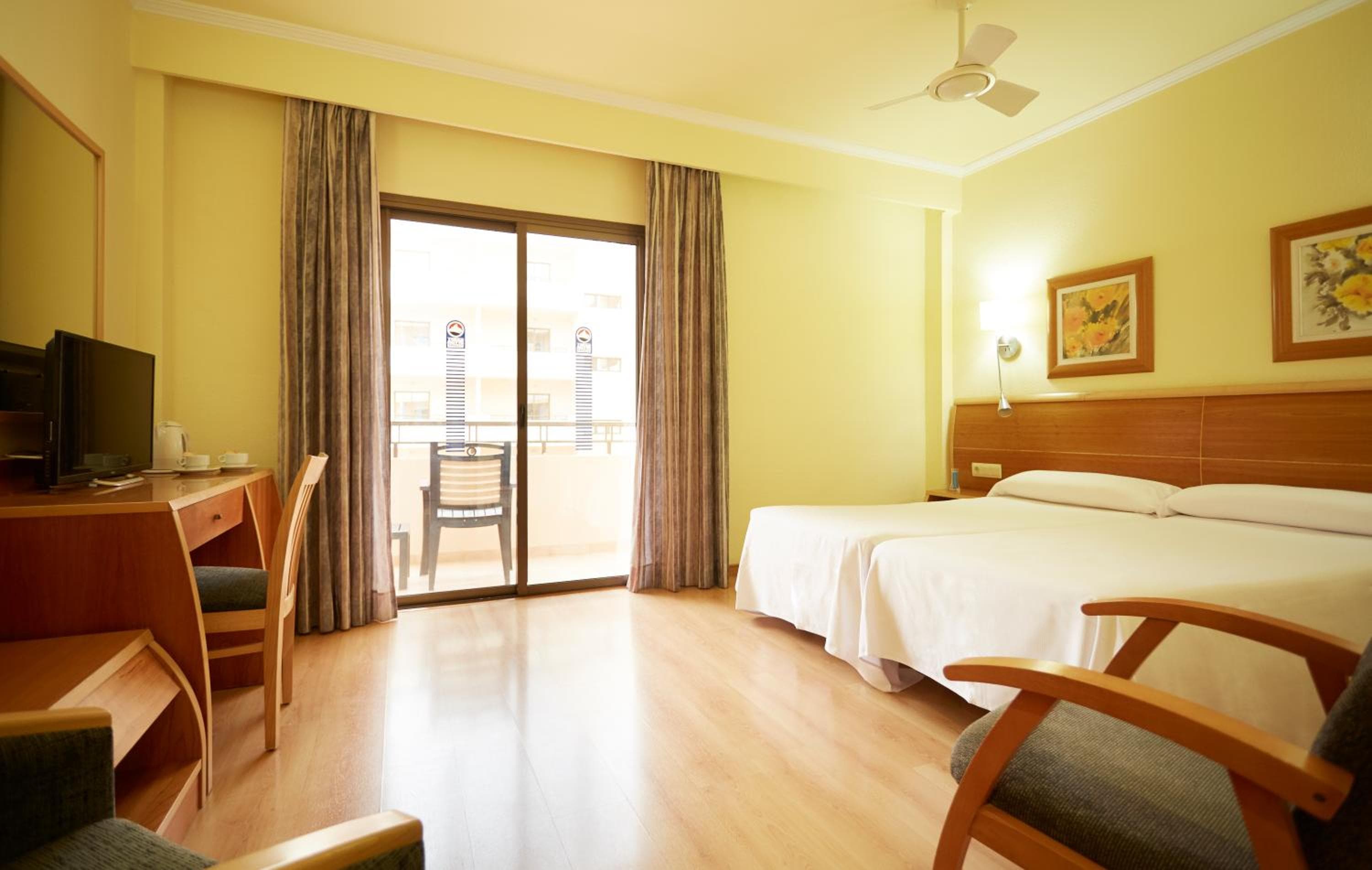 Visita l'Hotel La Cala — 18