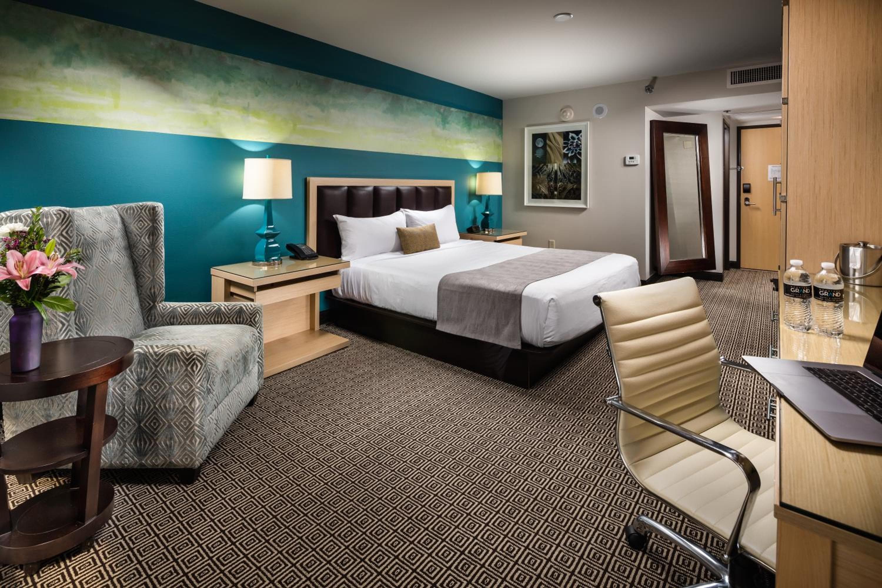 Downtown Grand Hotel & Casino — 8
