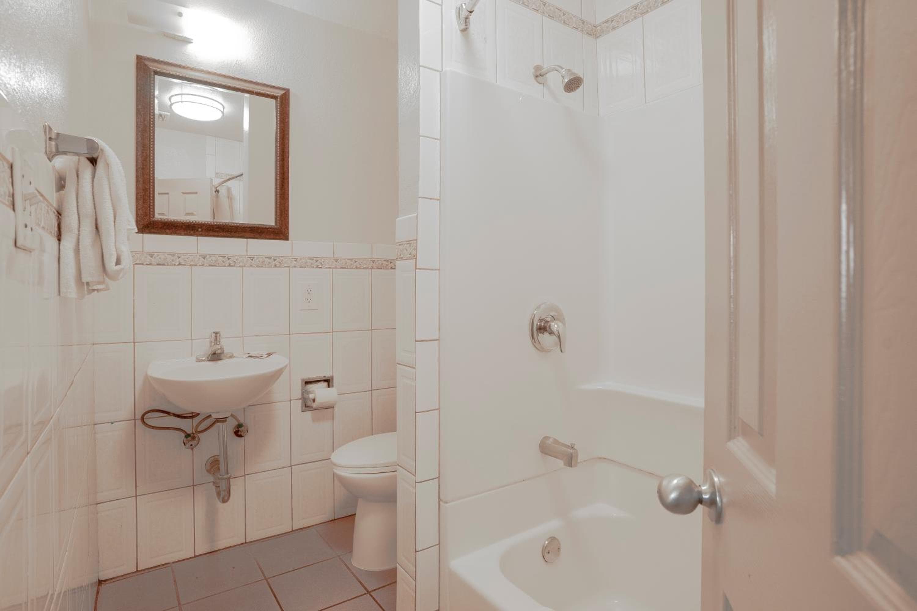 Economy Inn Hollywood — 11
