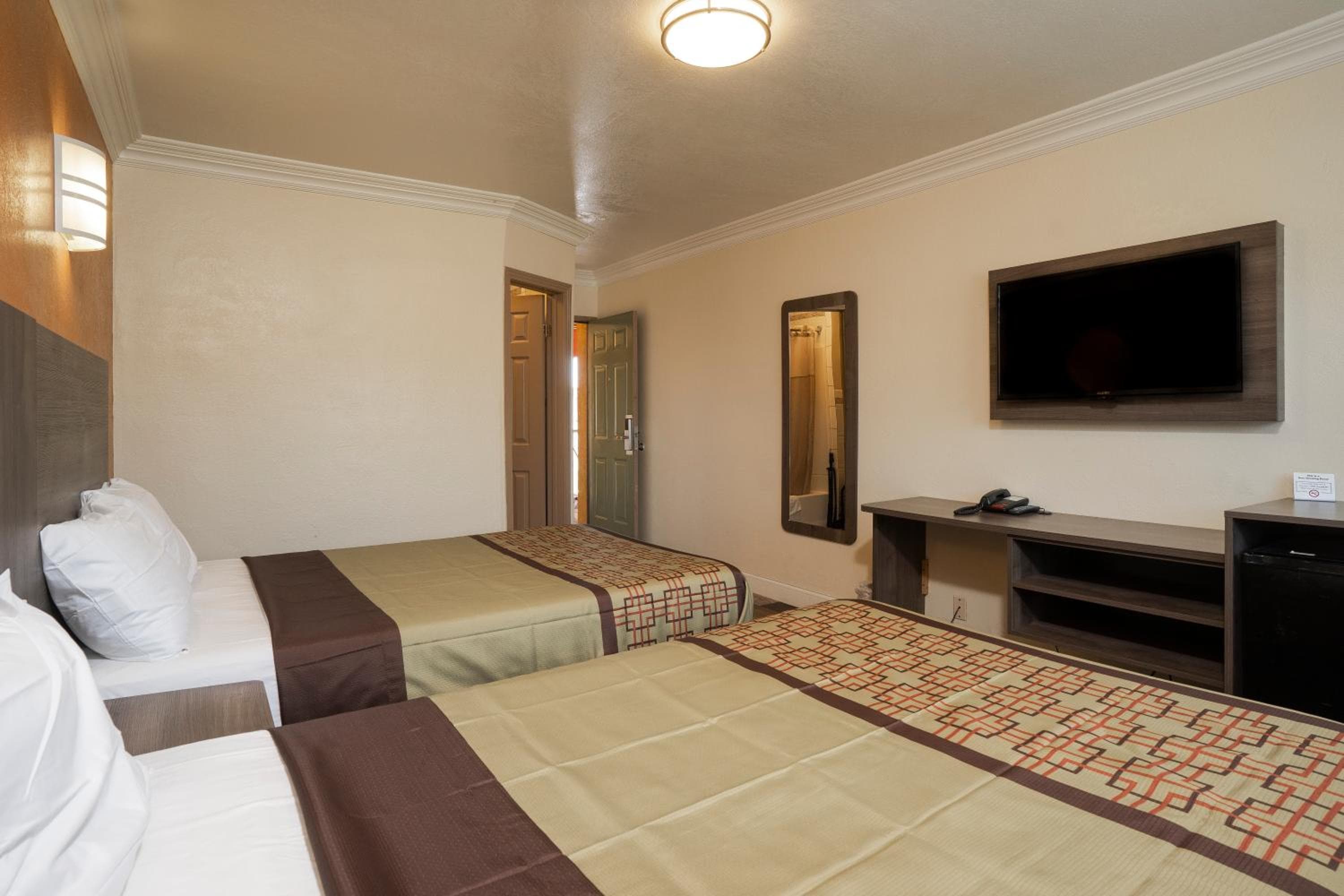 Economy Inn Hollywood — 12