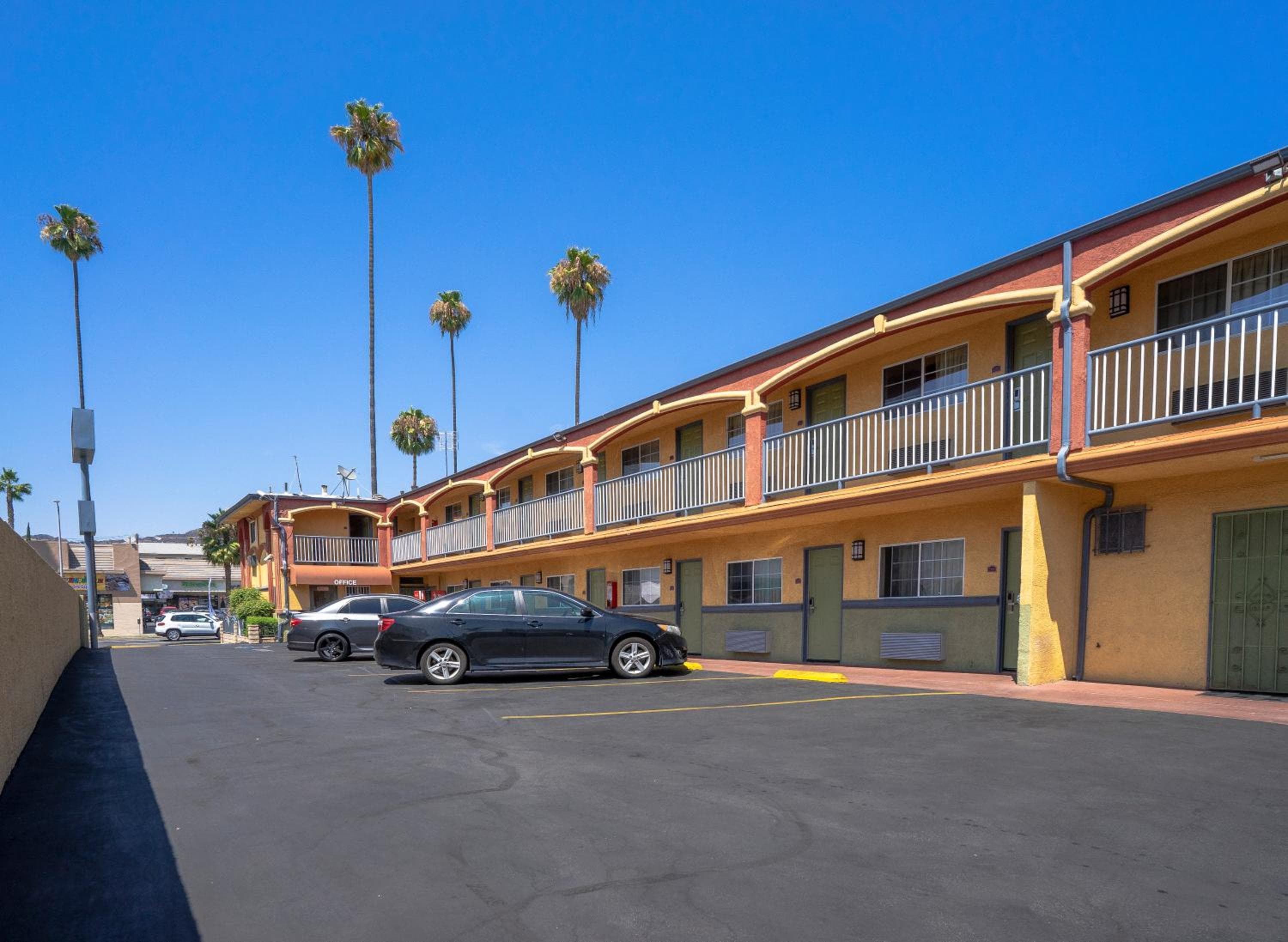 Economy Inn Hollywood — 19