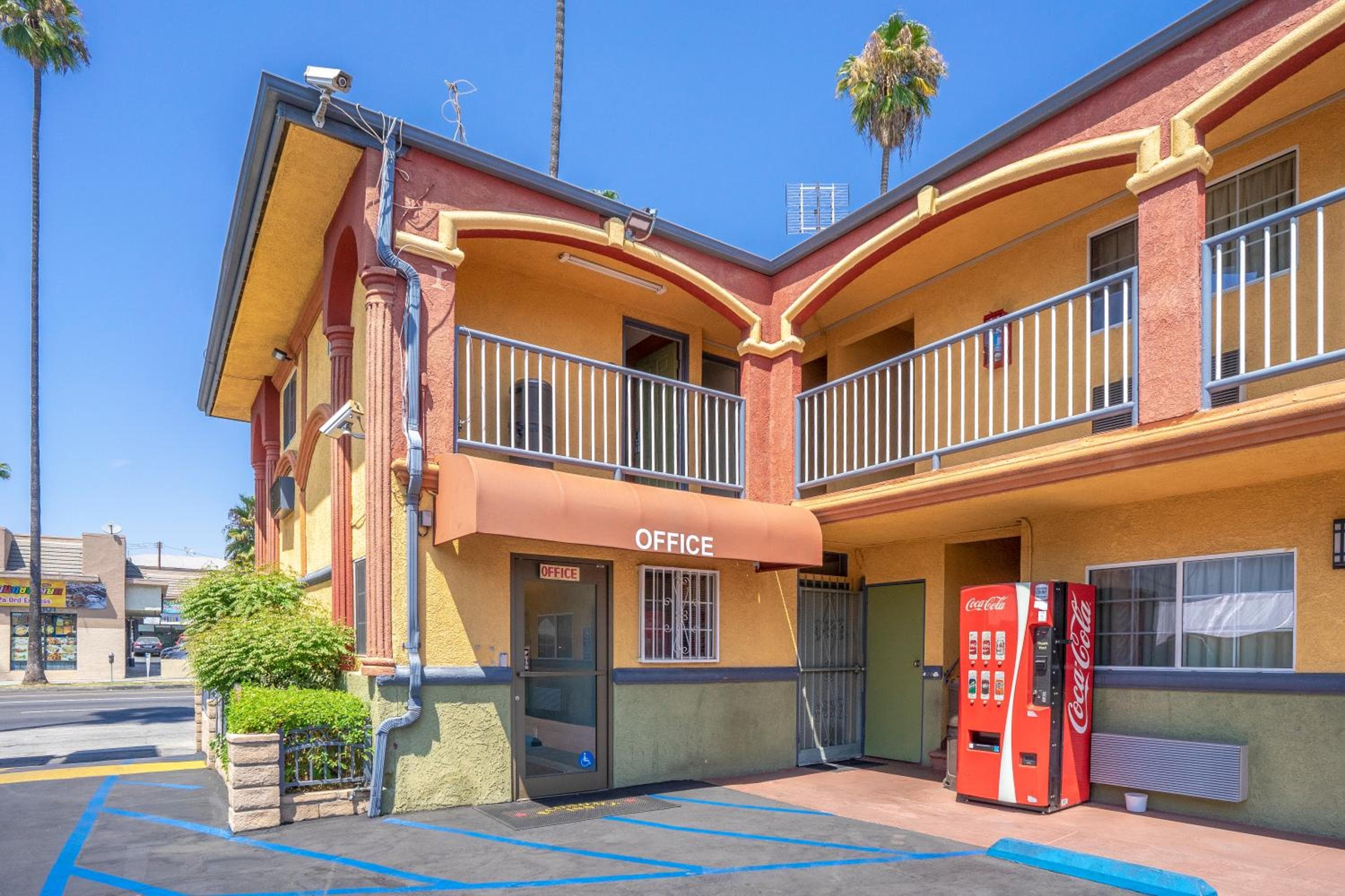 Economy Inn Hollywood — 20