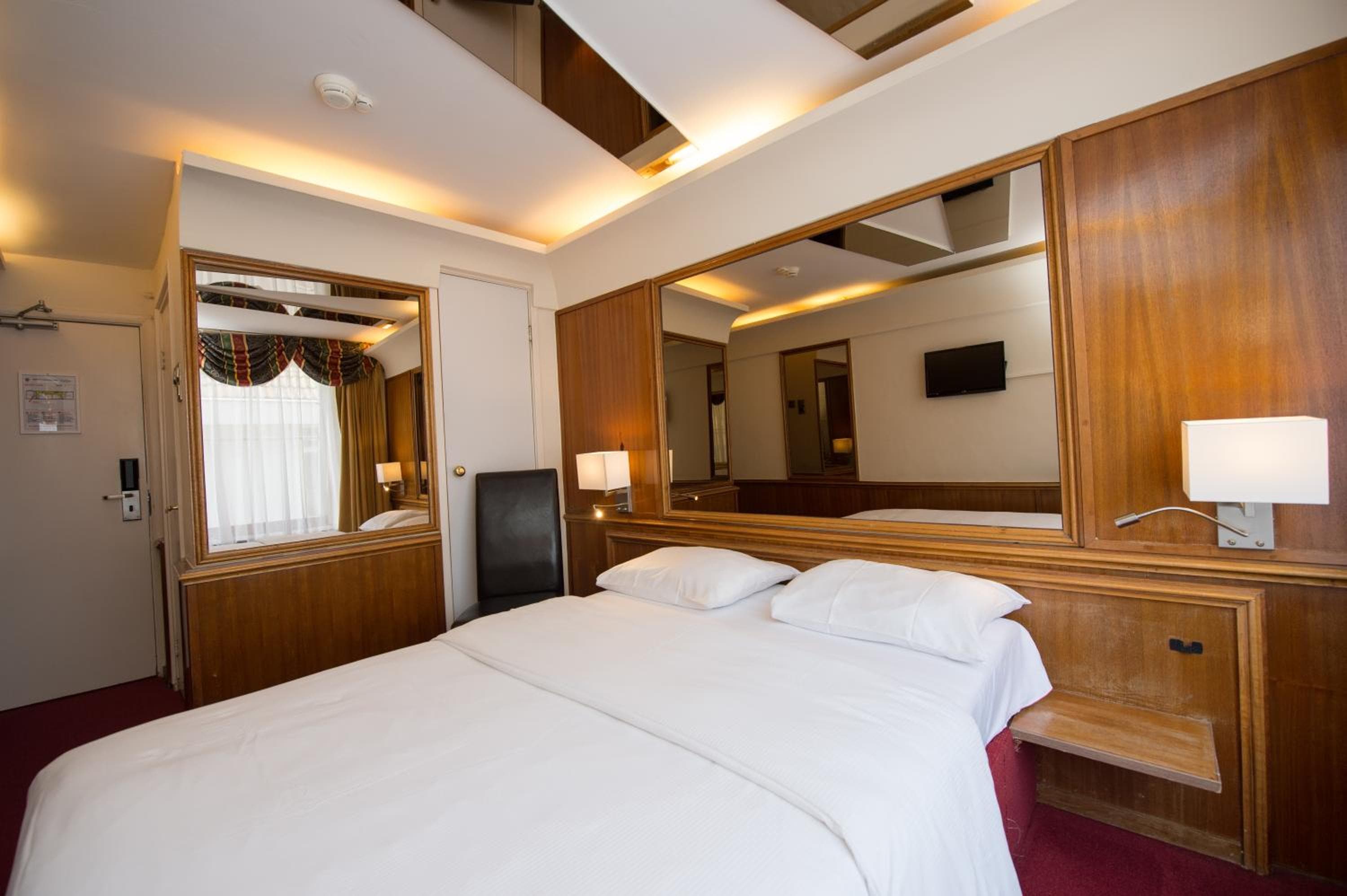 Hotel Rembrandtplein — 27