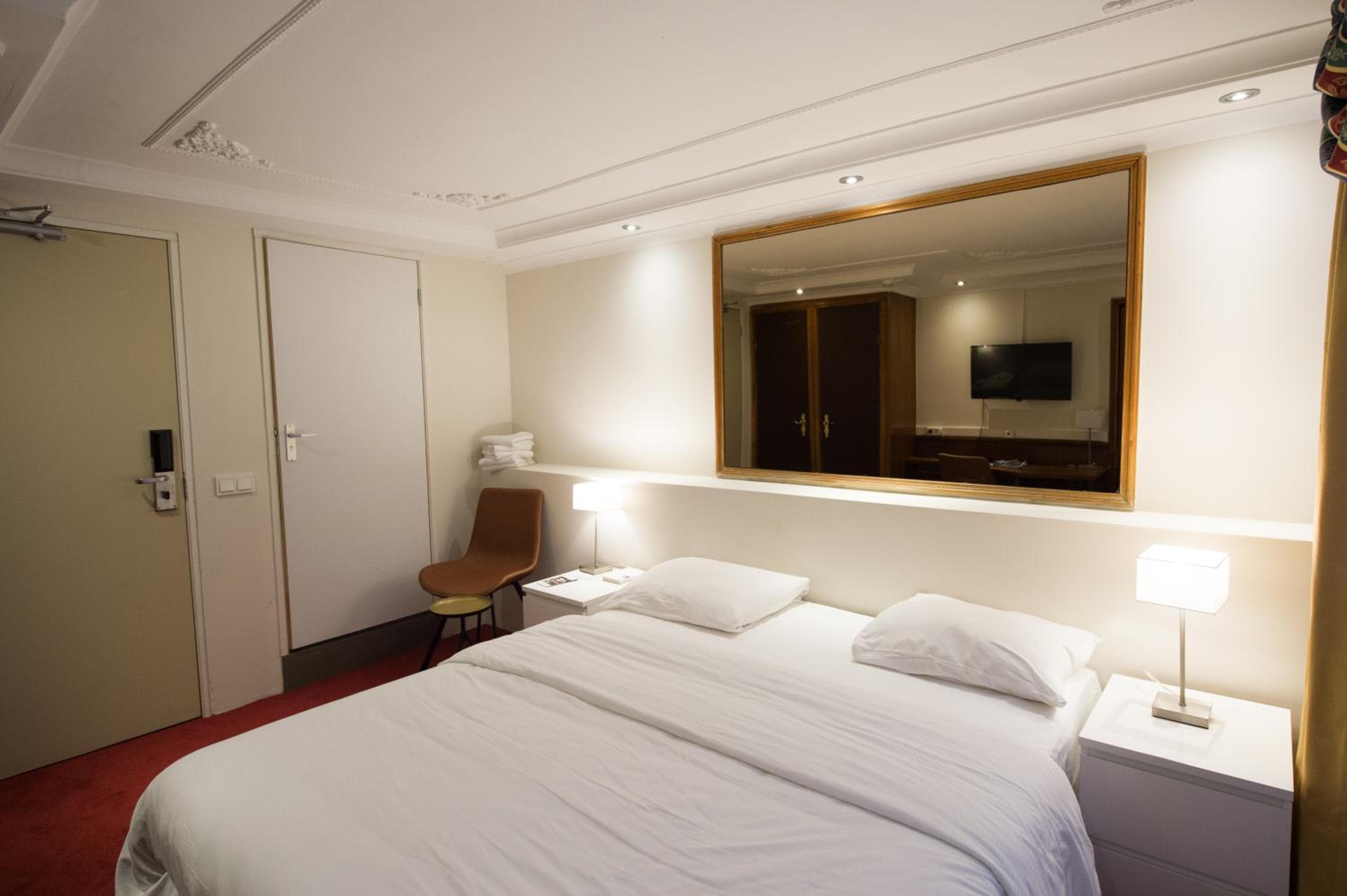 Hotel Rembrandtplein — 26