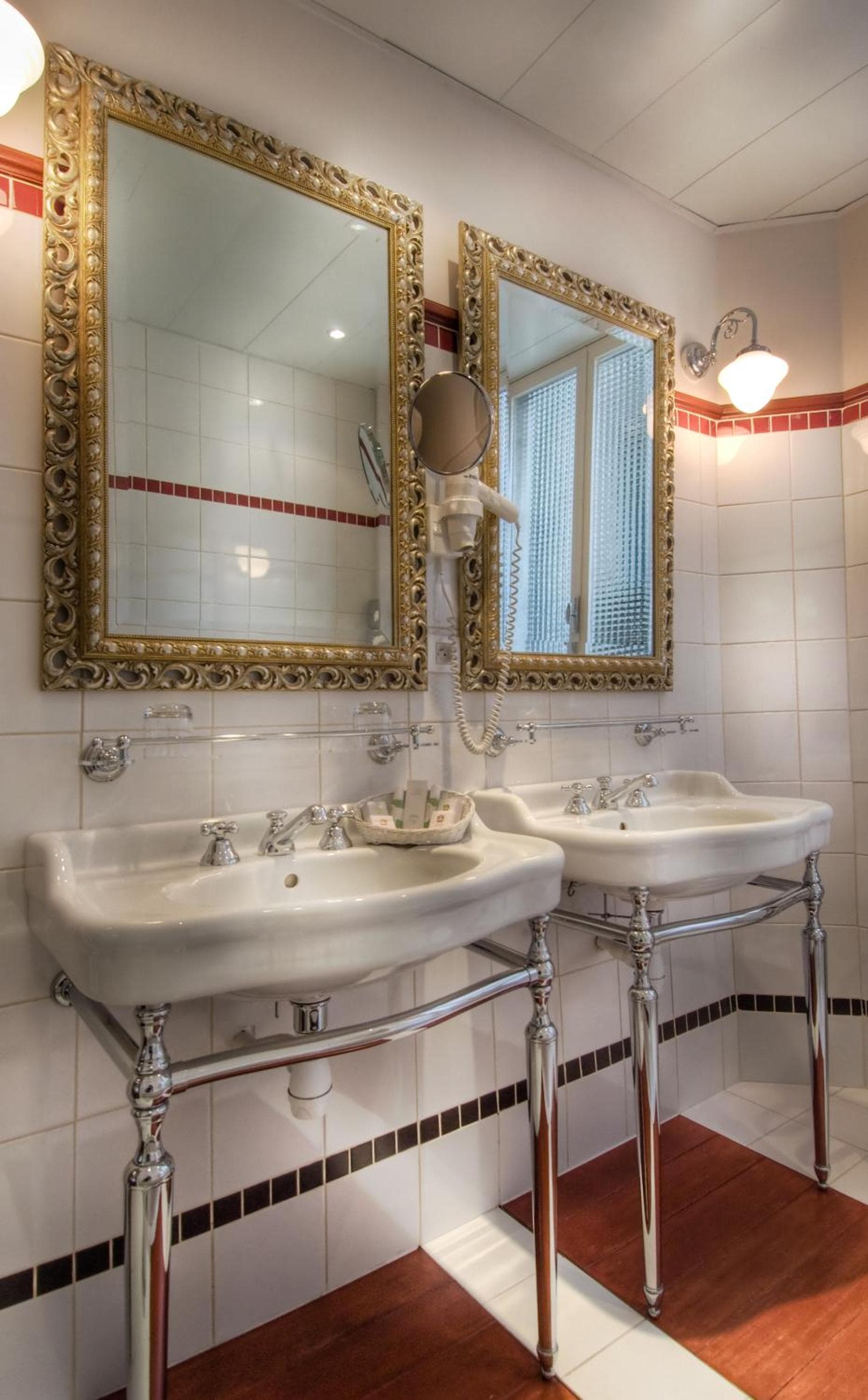 Best Western Premier Trocadero La Tour — 16