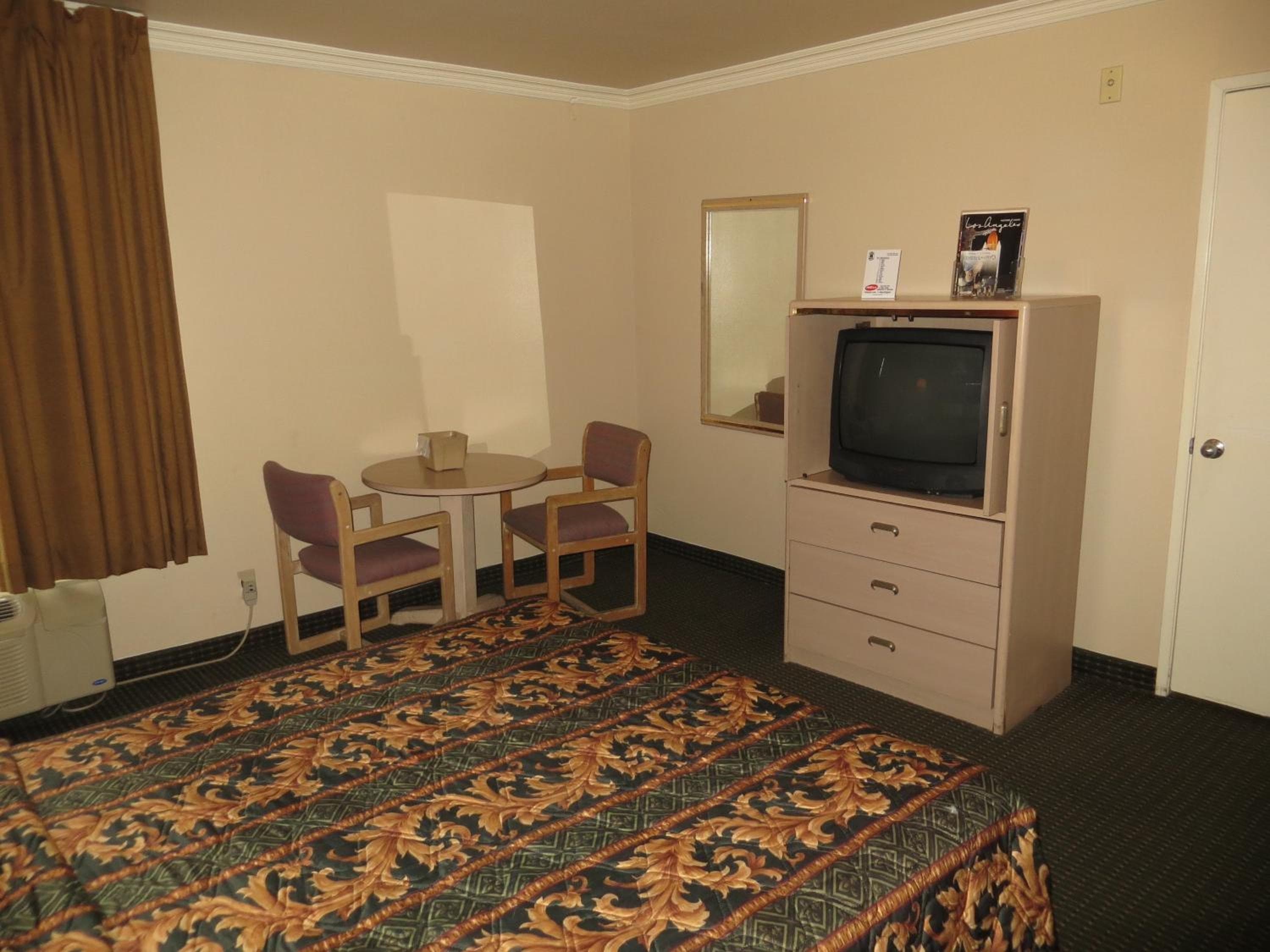Super 8 by Wyndham Hollywood/LA Area — 26