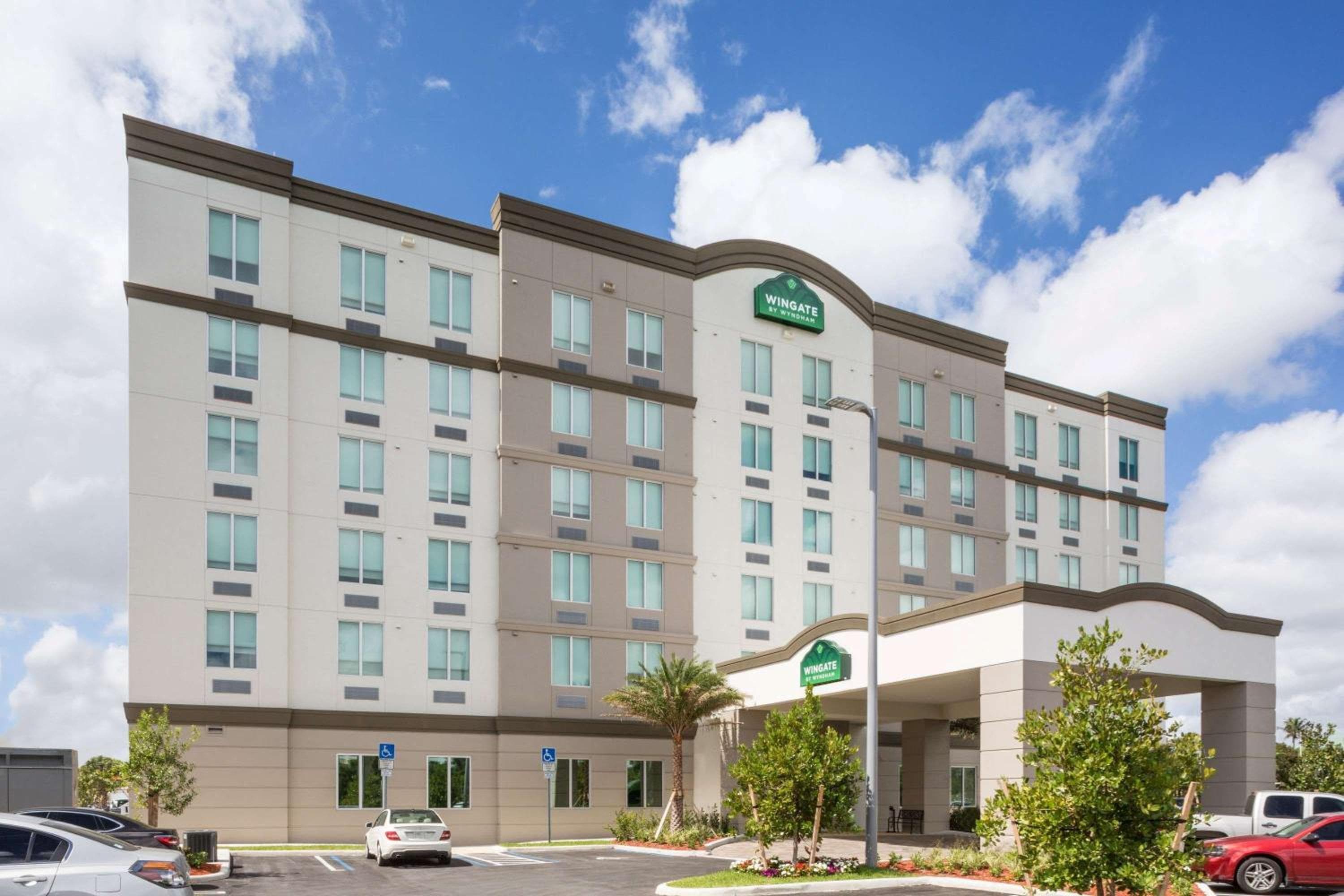 Wingate by Wyndham Miami Airport — 1
