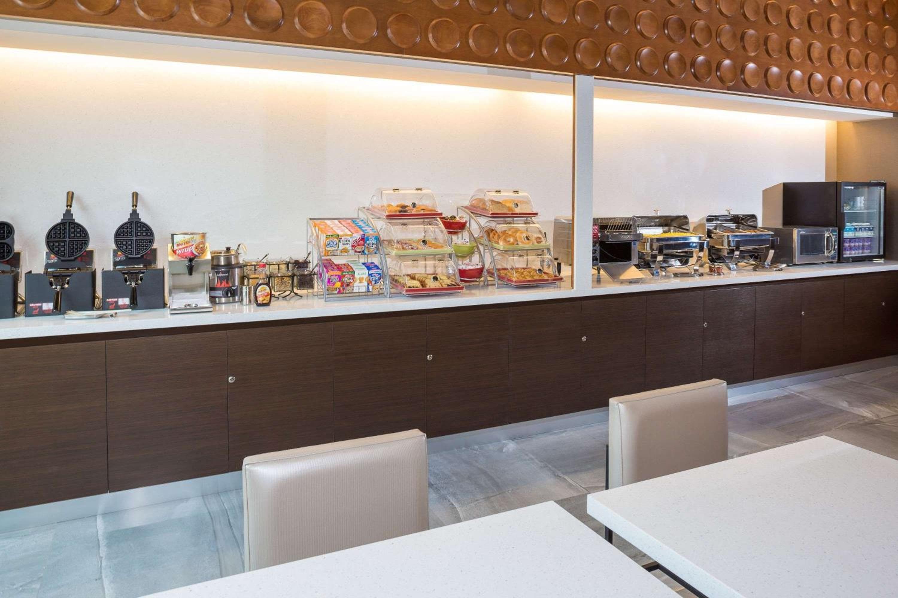 Wingate by Wyndham Miami Airport — 16