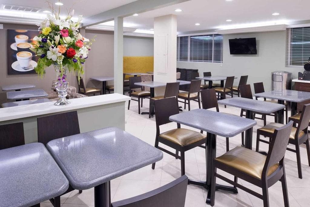 Best Western Plus LA Mid-Town Hotel — 14