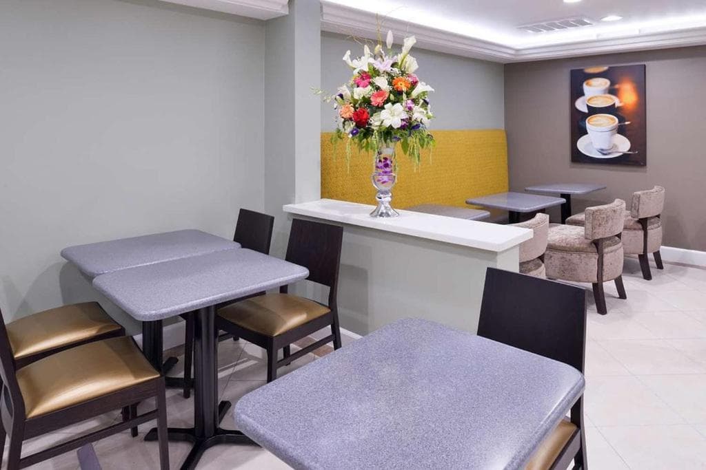 Best Western Plus LA Mid-Town Hotel — 12