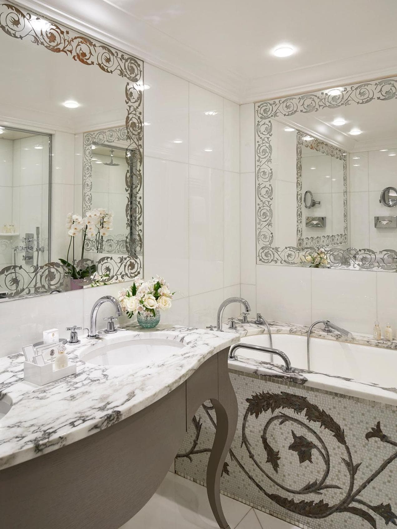 Hôtel Plaza Athénée - Dorchester Collection — 4