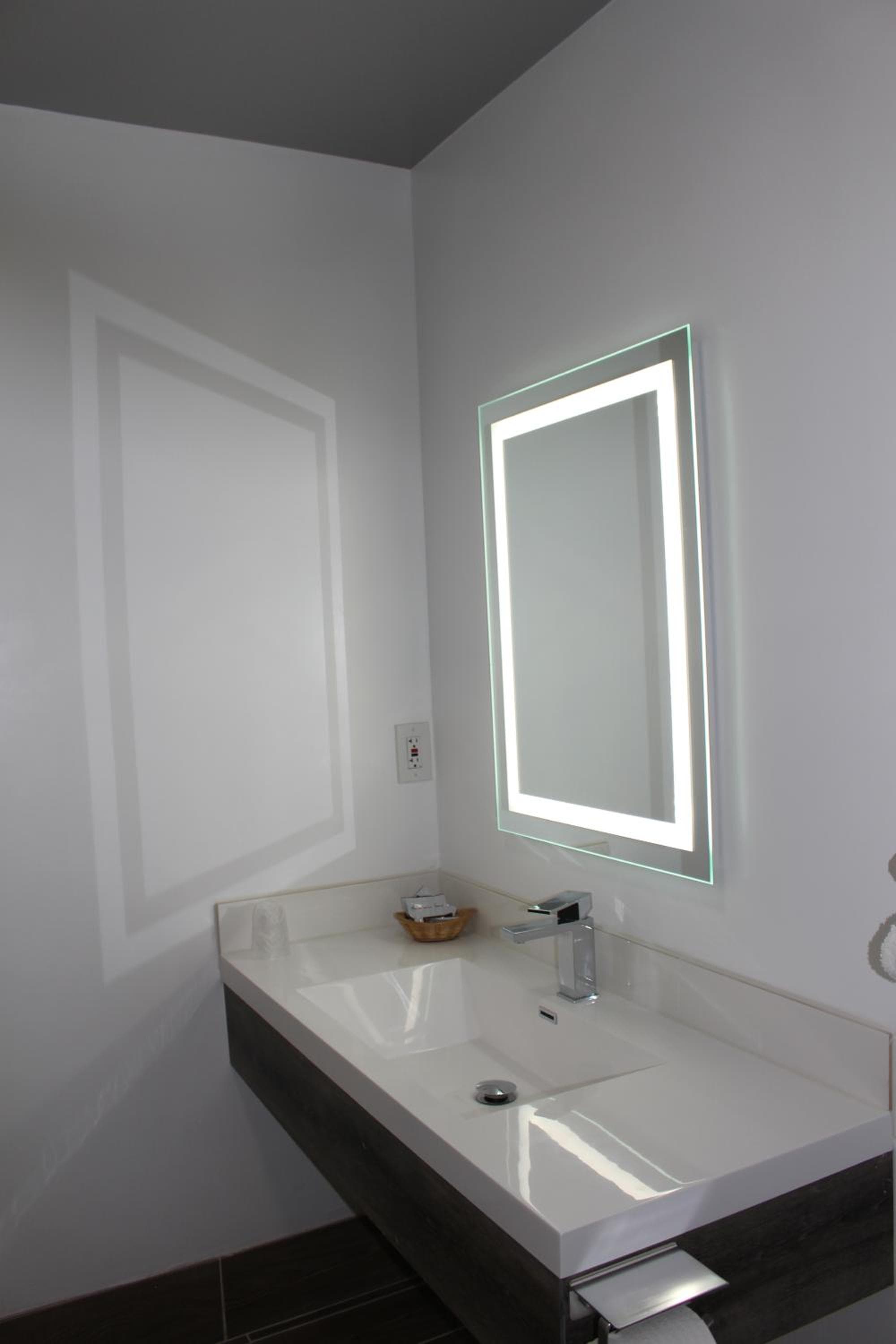 ERTH INN by AGA Los Angeles --> ERTH INN von AGA Los Angeles — 17
