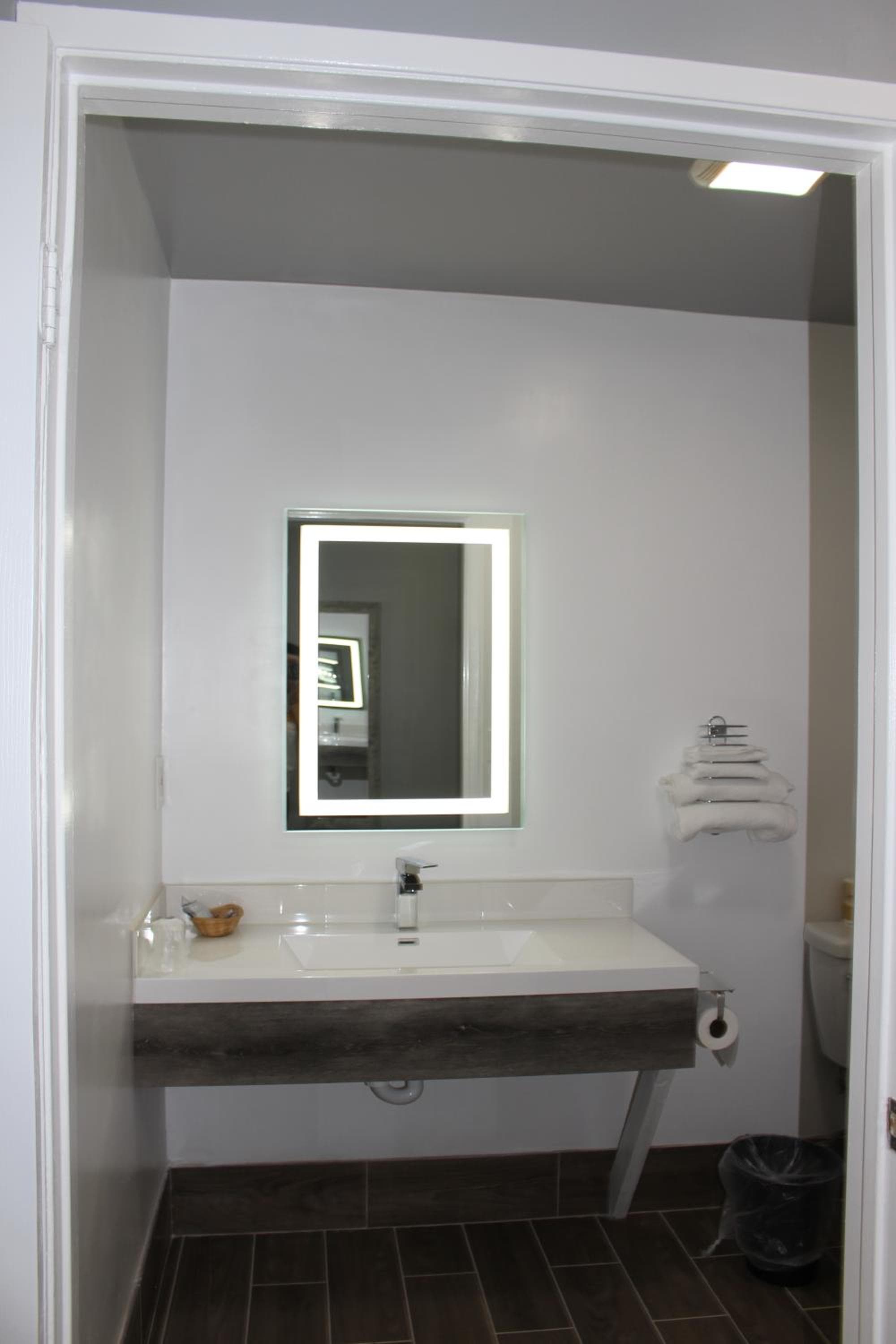 ERTH INN by AGA Los Angeles --> ERTH INN von AGA Los Angeles — 12