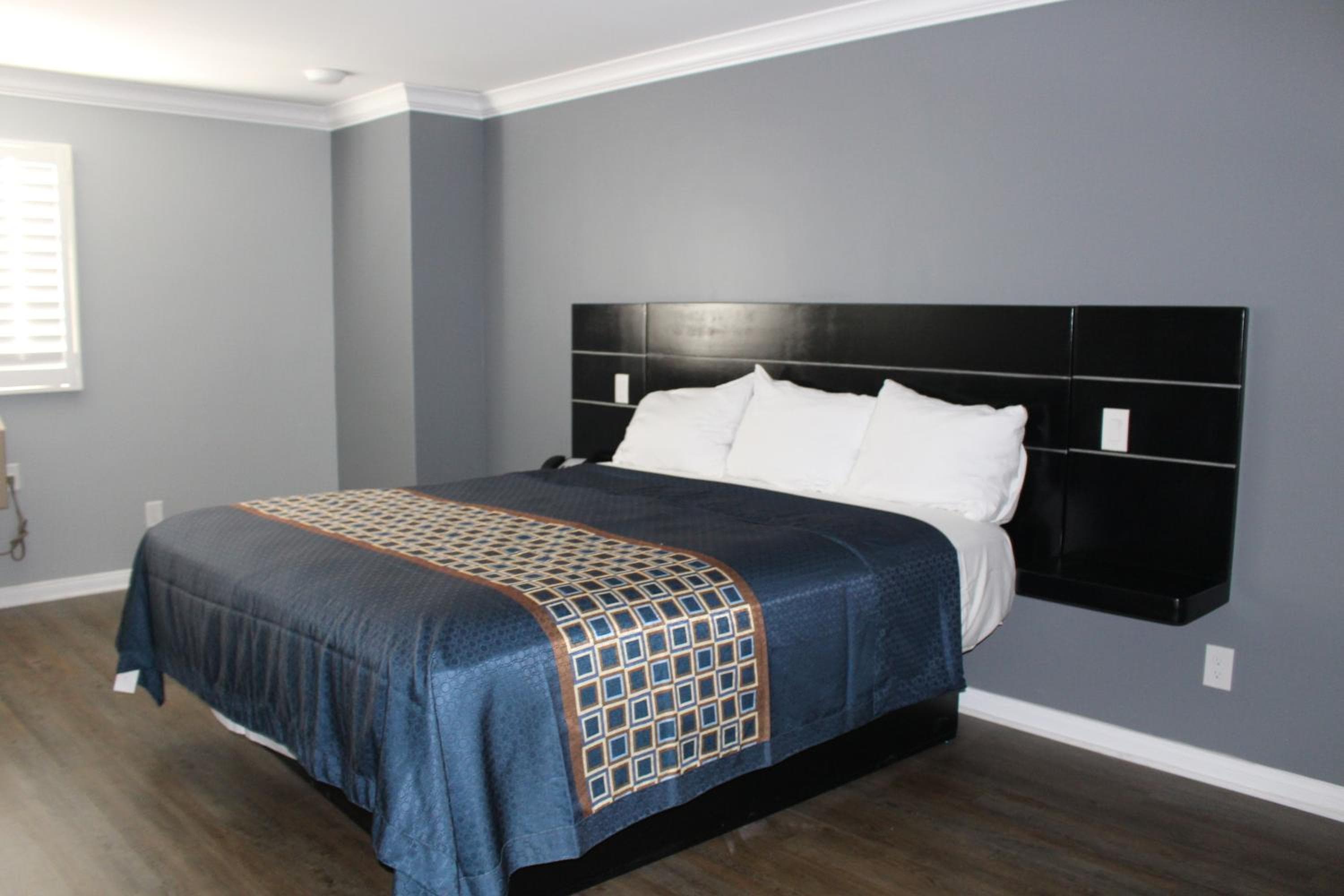 ERTH INN by AGA Los Angeles --> ERTH INN von AGA Los Angeles — 24