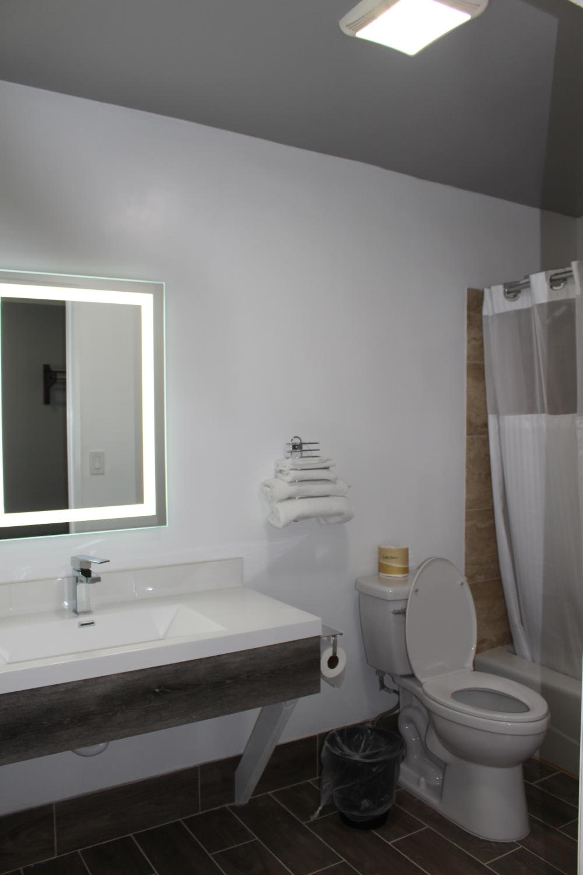 ERTH INN by AGA Los Angeles --> ERTH INN von AGA Los Angeles — 9