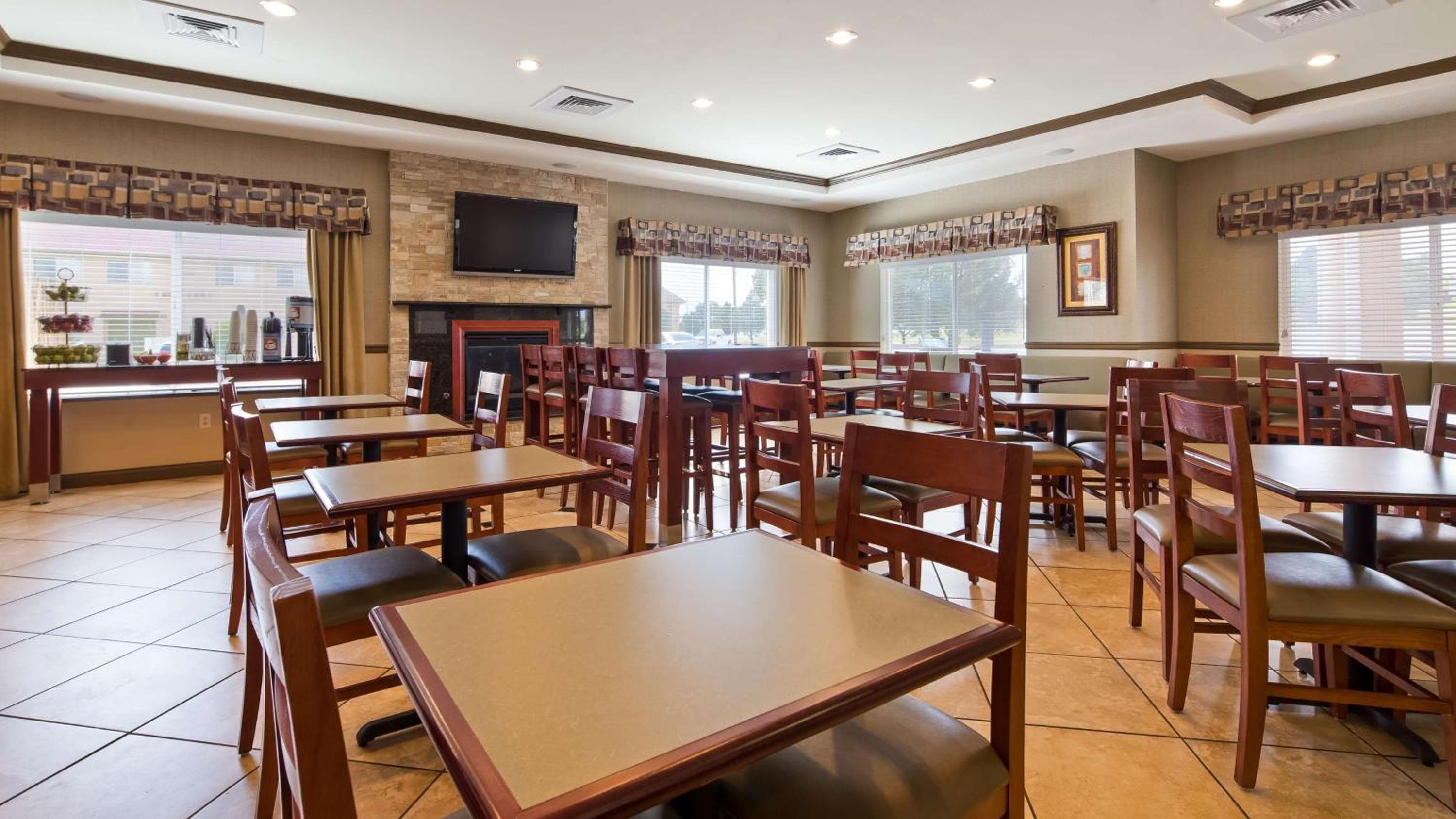 Best Western Plus Montezuma Inn and Suites — 10