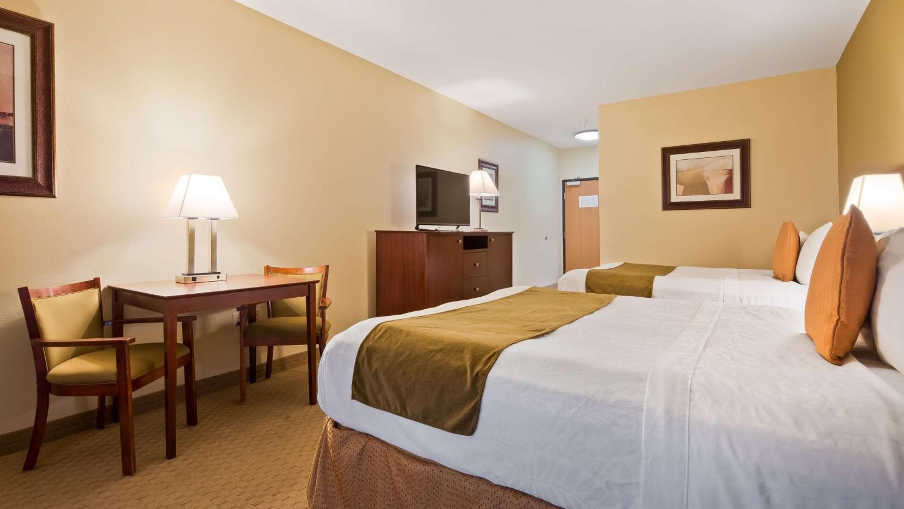 Best Western Plus Montezuma Inn and Suites — 4