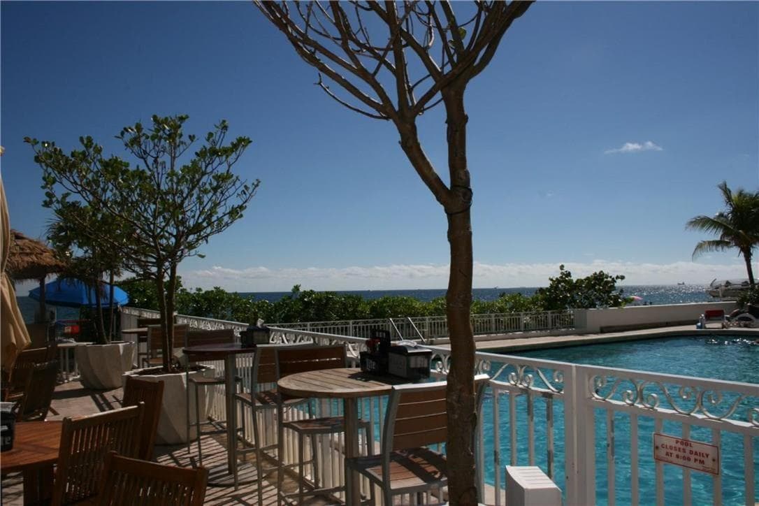 Oceanview on SAND located in Ocean Manor Resort Fort Lauderdale Beach 2 bed 2 bath spacious corner unit partial ocean view — 28