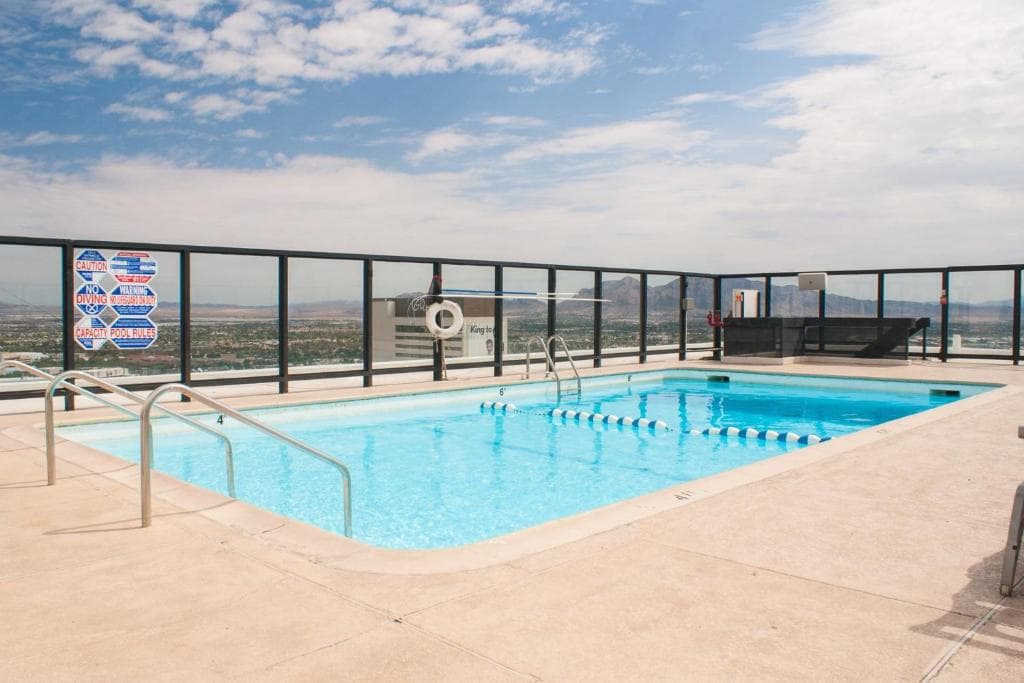 Four Queens Resort and Casino — 9
