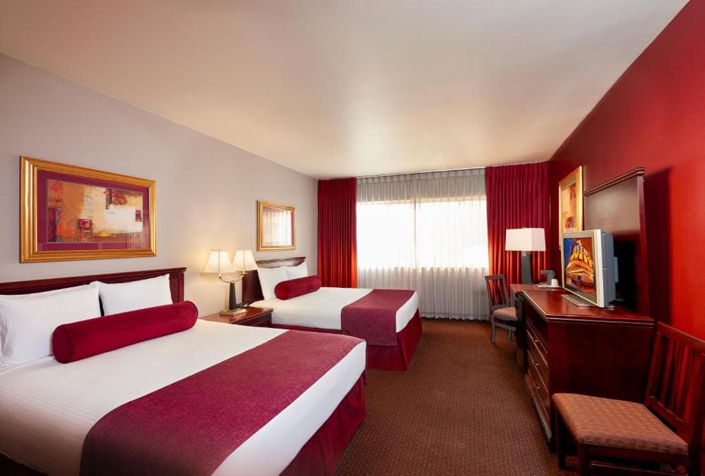 Four Queens Resort and Casino — 3