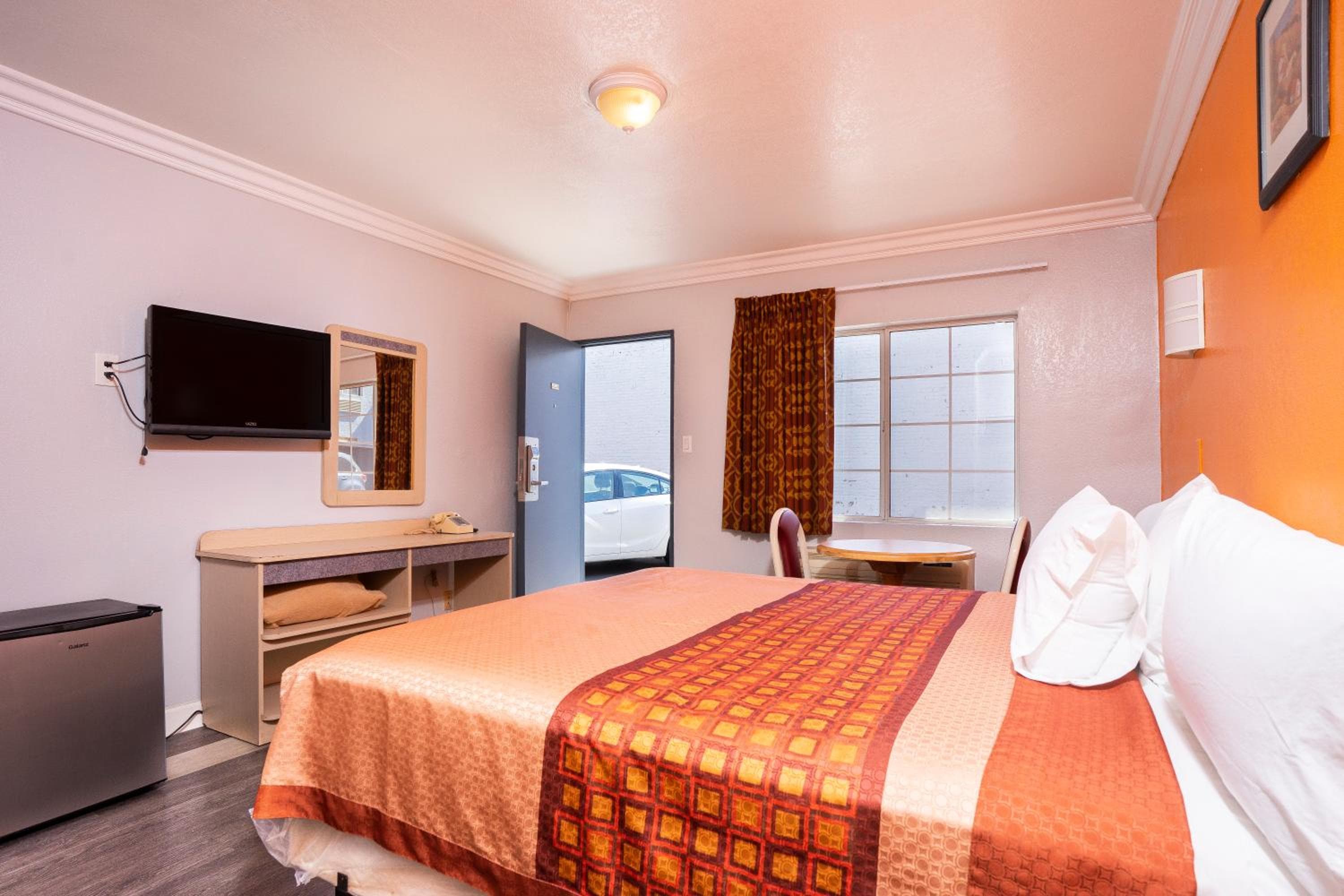 Valore Inn Hollywood — 10